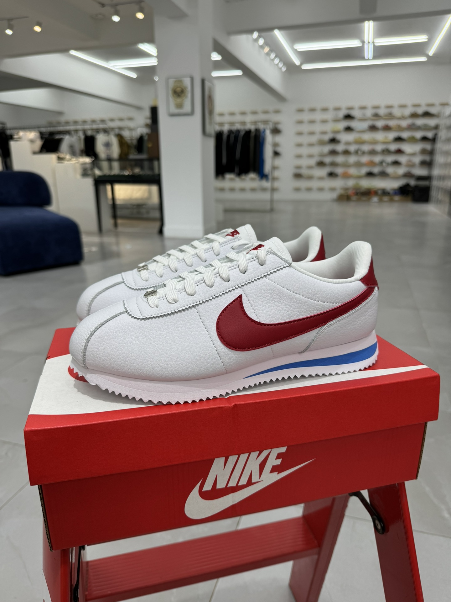 Nike Classic Cortez Leather 阿甘 低筒 复古初代皮革慢跑鞋 休闲鞋 波鞋 白红 FZ1347-100