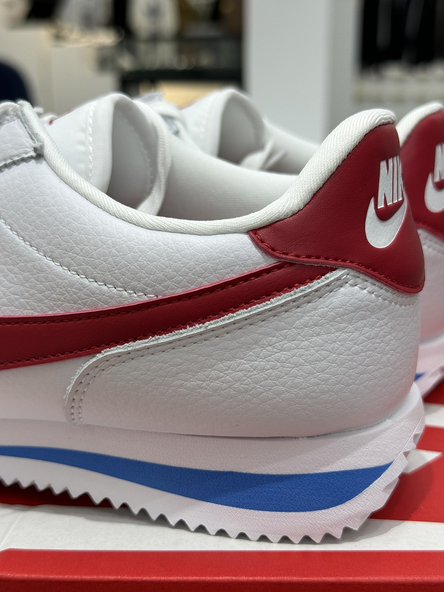 Nike Classic Cortez Leather 阿甘 低筒 复古初代皮革慢跑鞋 休闲鞋 波鞋 白红 FZ1347-100