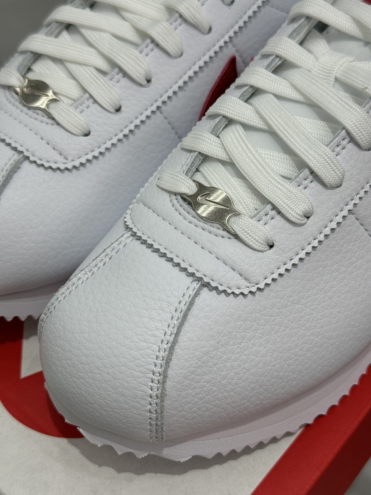 Nike Classic Cortez Leather 阿甘 低筒 复古初代皮革慢跑鞋 休闲鞋 波鞋 白红 FZ1347-100