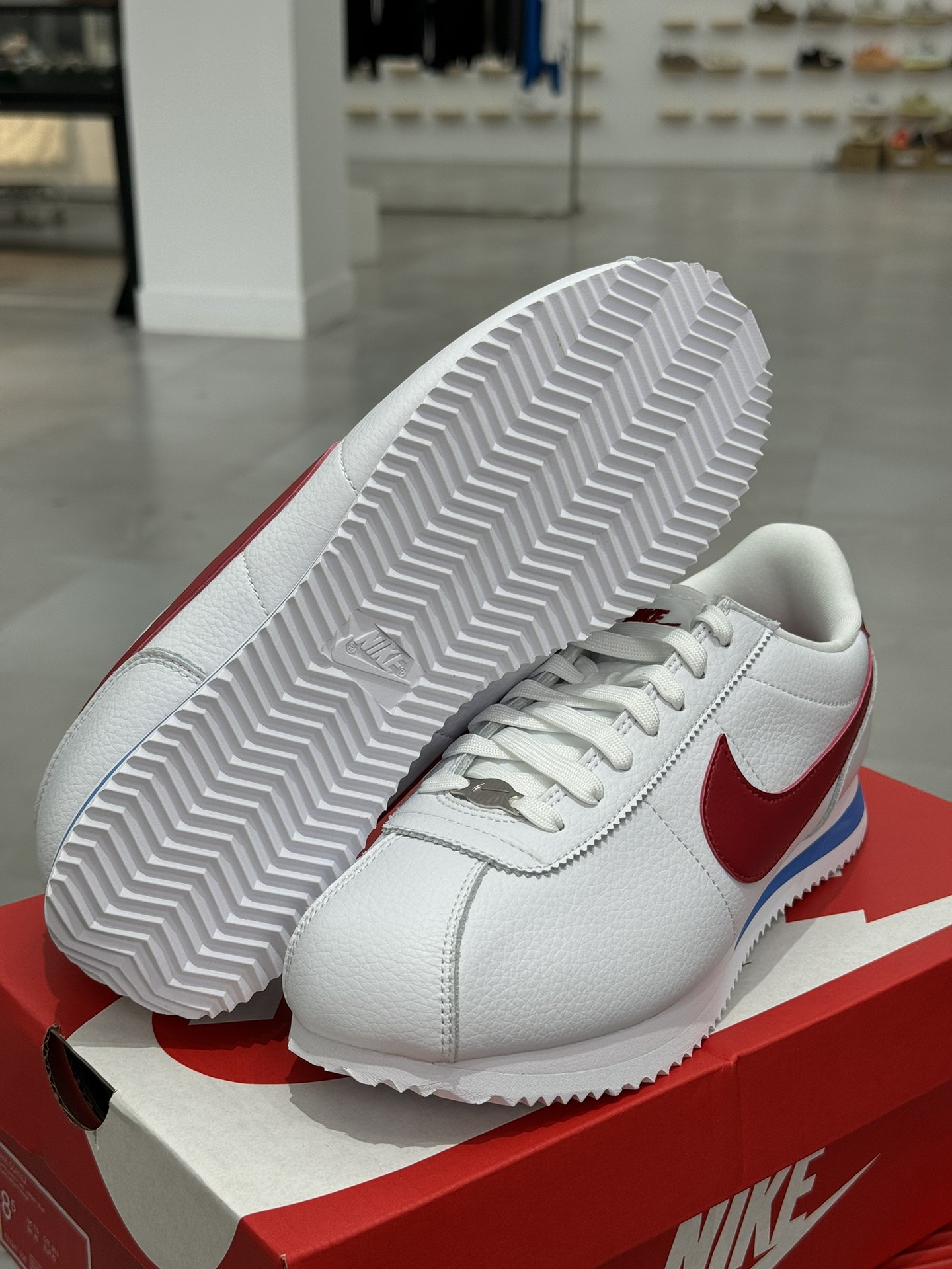 Nike Classic Cortez Leather 阿甘 低筒 复古初代皮革慢跑鞋 休闲鞋 波鞋 白红 FZ1347-100
