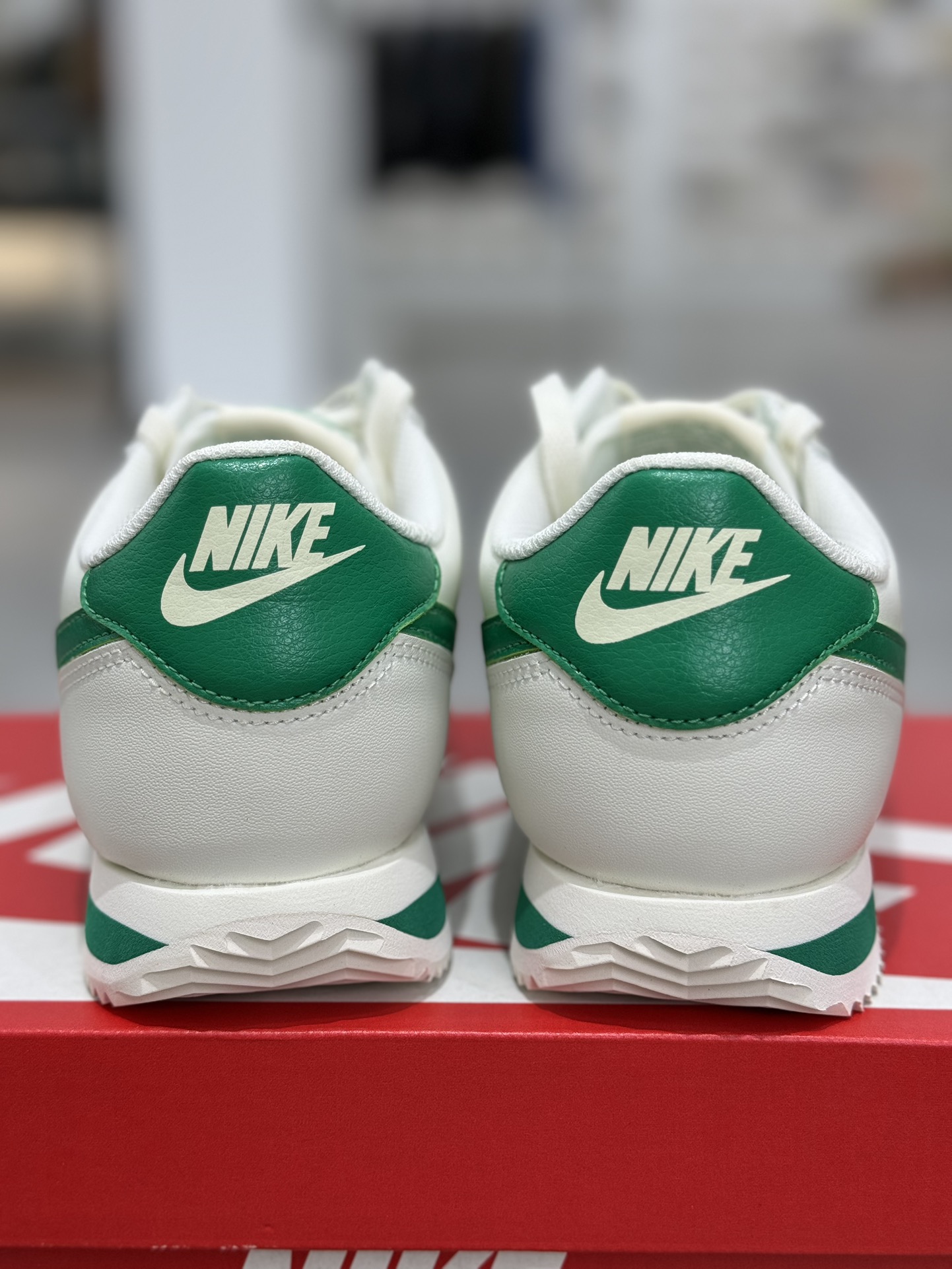  Nike Classic Cortez Leather 阿甘 低筒 复古初代皮革慢跑鞋 休闲鞋 波鞋 白绿 DM4044-104