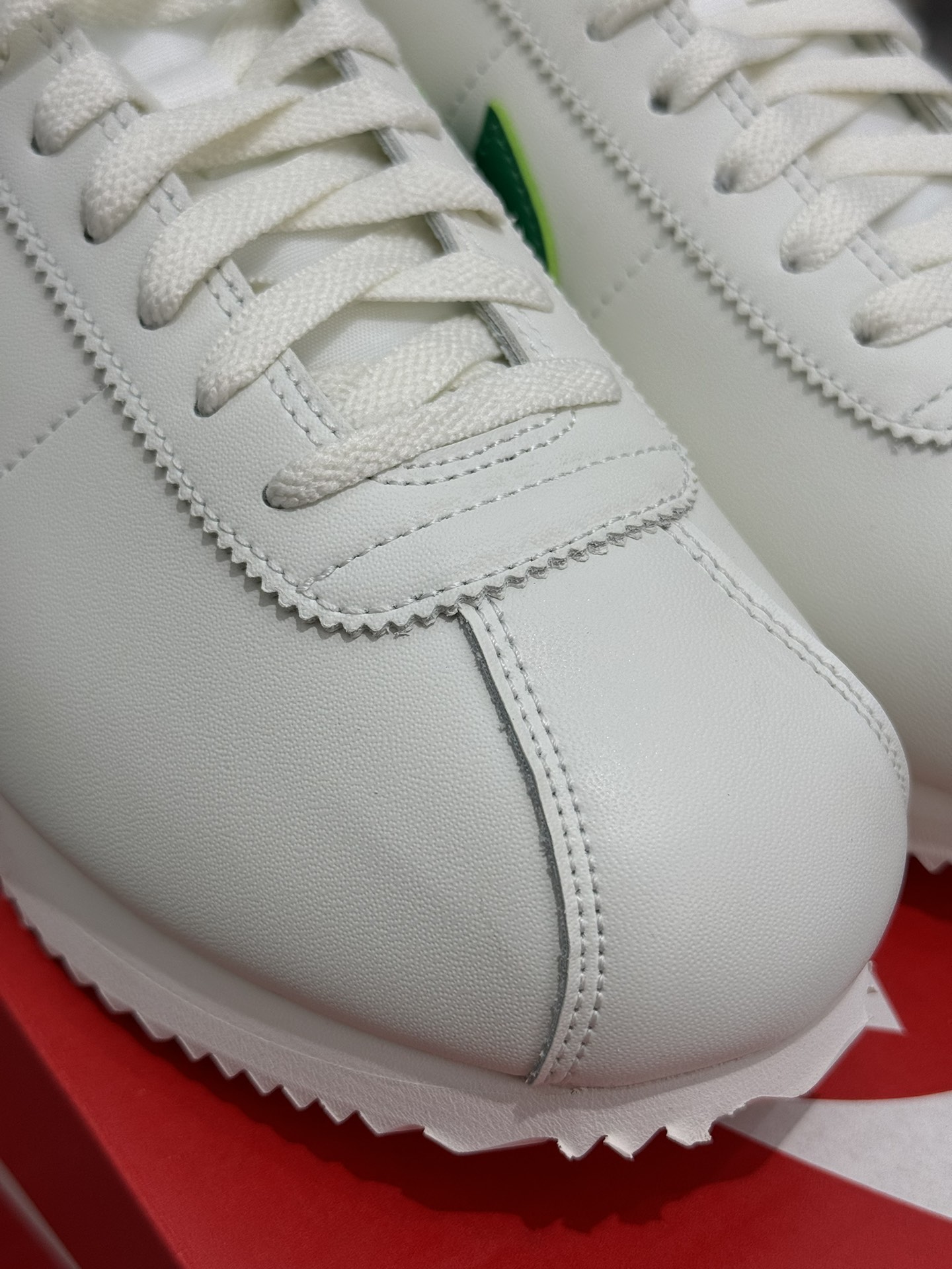  Nike Classic Cortez Leather 阿甘 低筒 复古初代皮革慢跑鞋 休闲鞋 波鞋 白绿 DM4044-104
