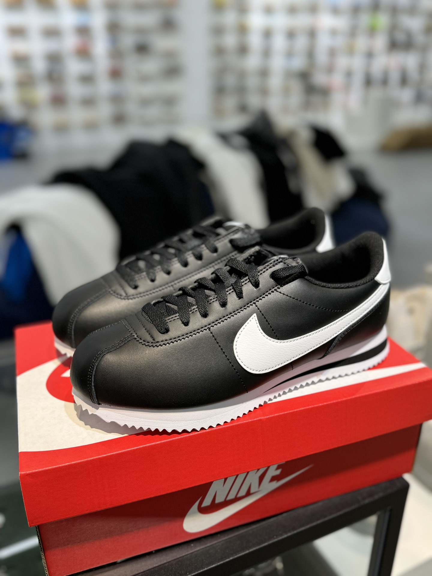  Nike Classic Cortez Leather 阿甘 低筒 复古初代皮革慢跑鞋 休闲鞋 波鞋 黑白 DM4044-001
