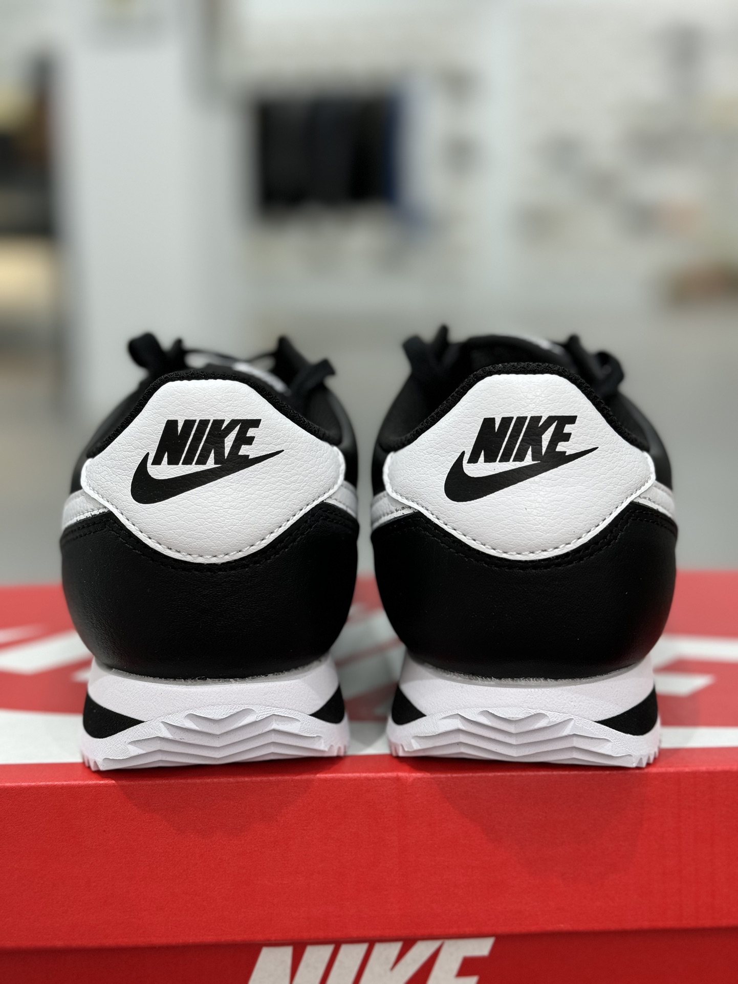  Nike Classic Cortez Leather 阿甘 低筒 复古初代皮革慢跑鞋 休闲鞋 波鞋 黑白 DM4044-001