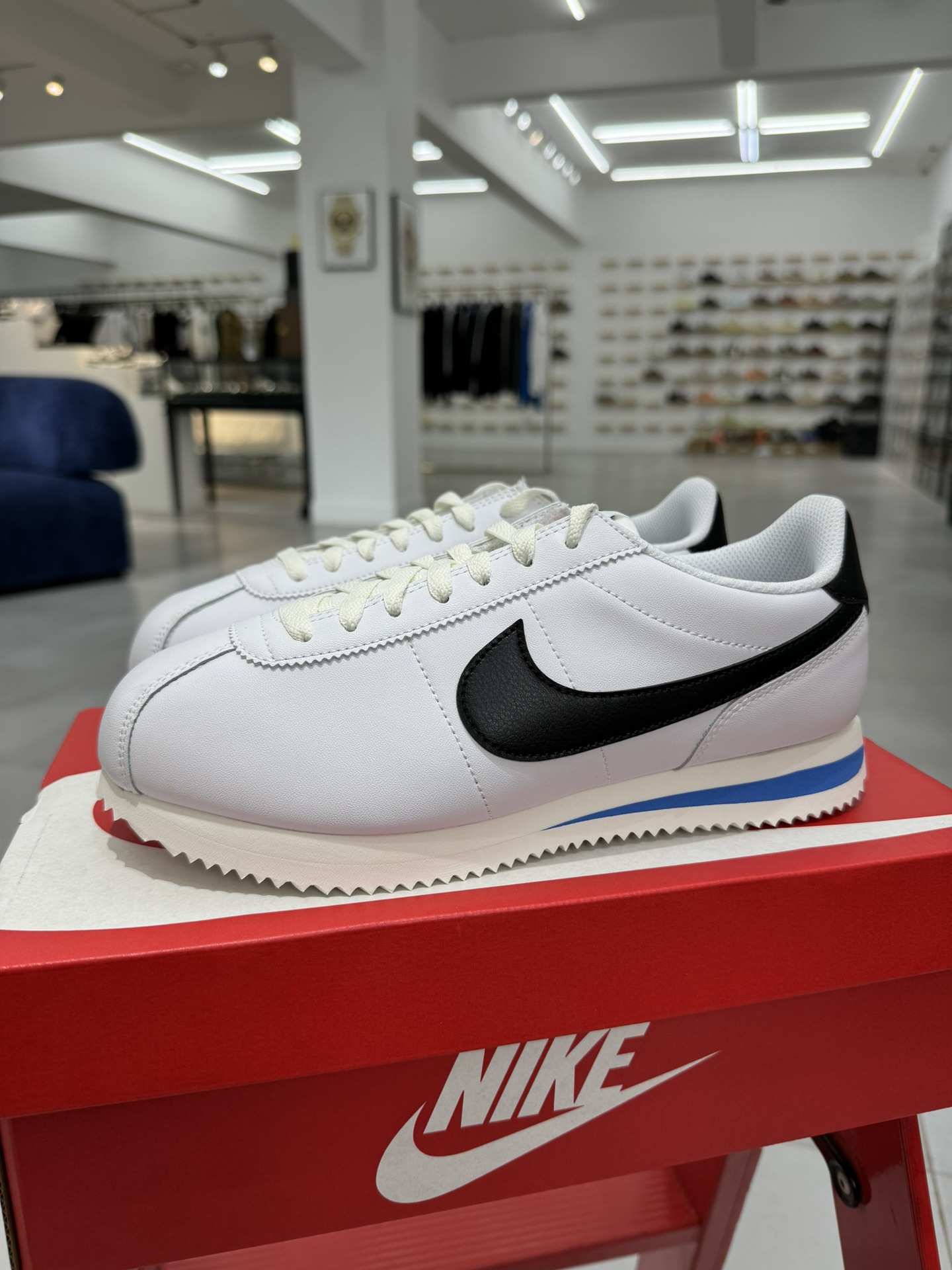  Nike Classic Cortez Leather 阿甘 低筒 复古初代皮革慢跑鞋 休闲鞋 波鞋 白黑藍 DM4044-100