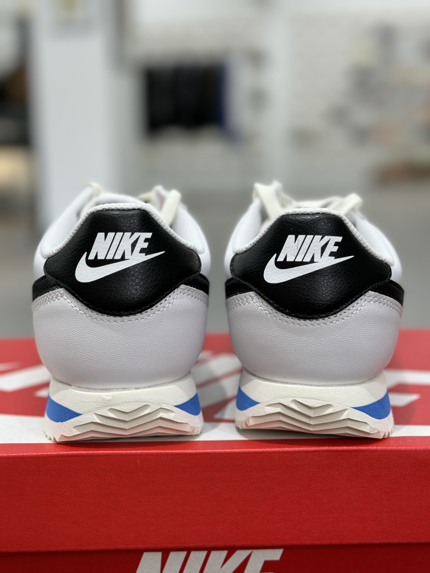  Nike Classic Cortez Leather 阿甘 低筒 复古初代皮革慢跑鞋 休闲鞋 波鞋 白黑藍 DM4044-100