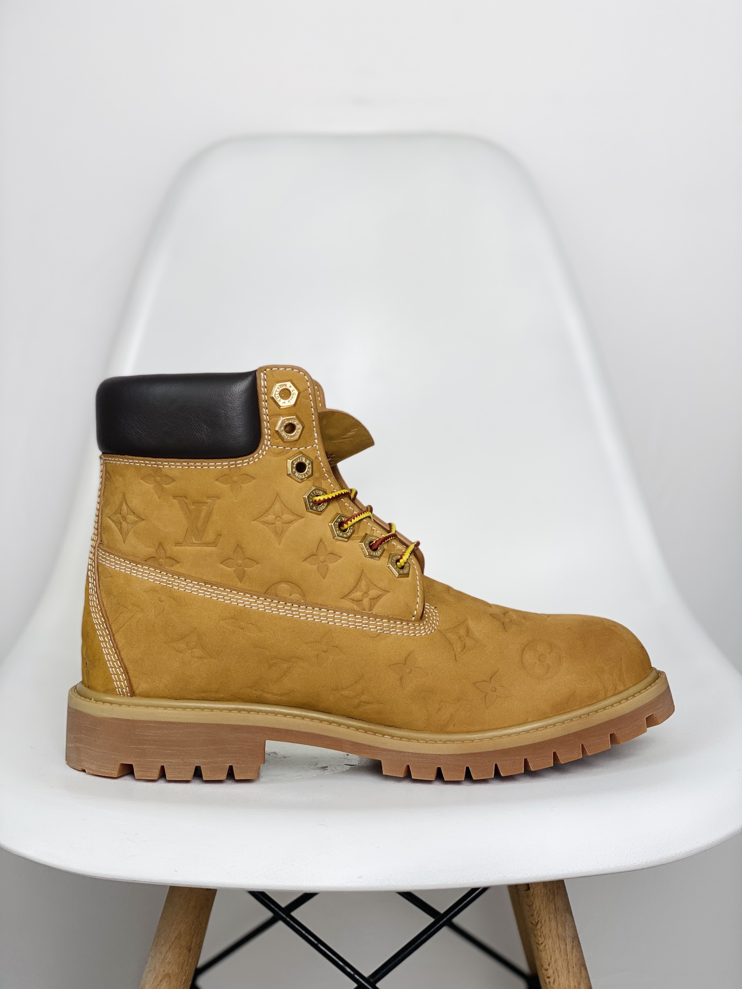   Louis Vuitton x Timberland 6英寸 满印老花 圆头 压纹防水绒面 大黄靴 马丁靴 男女同款 棕色1AD7YN 