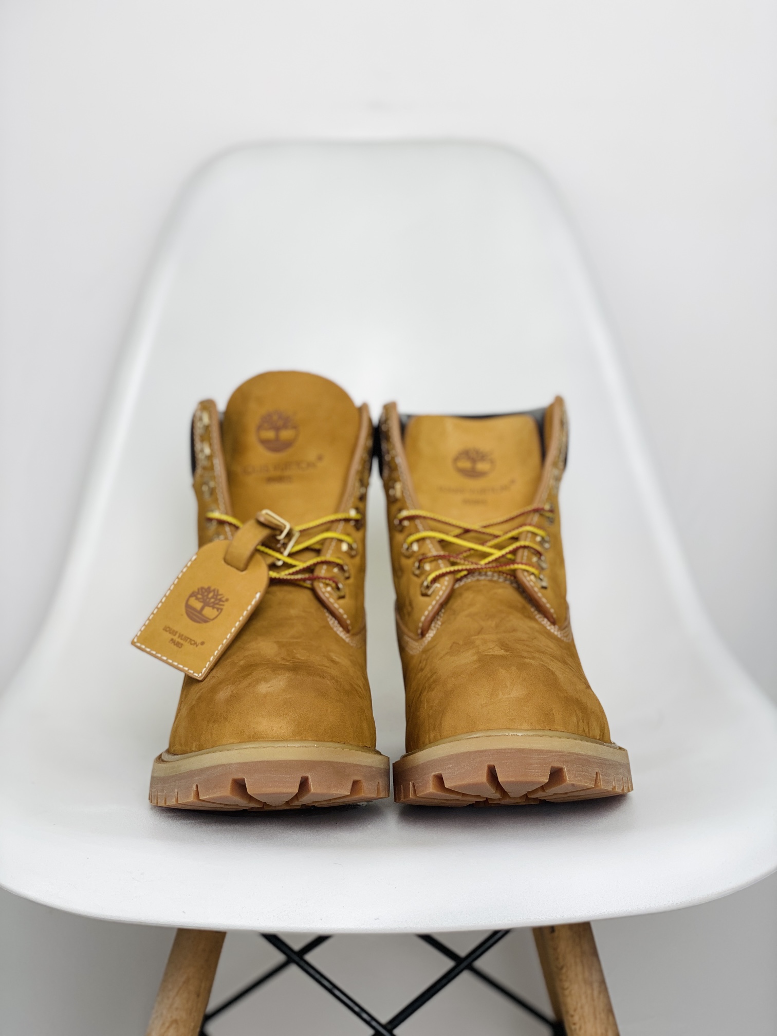   Louis Vuitton x Timberland 6英寸 满印老花 圆头 压纹防水绒面 大黄靴 马丁靴 男女同款 棕色1AD7YN 