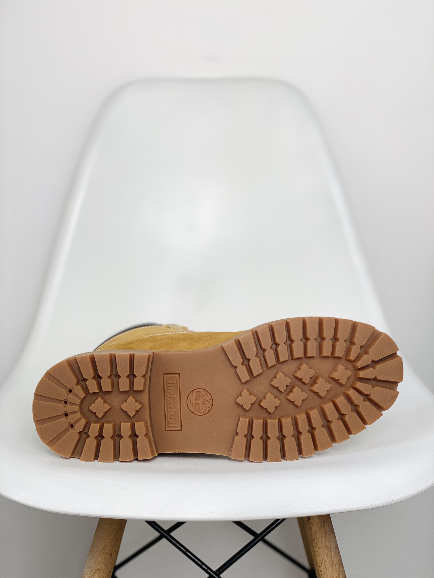   Louis Vuitton x Timberland 6英寸 满印老花 圆头 压纹防水绒面 大黄靴 马丁靴 男女同款 棕色1AD7YN 