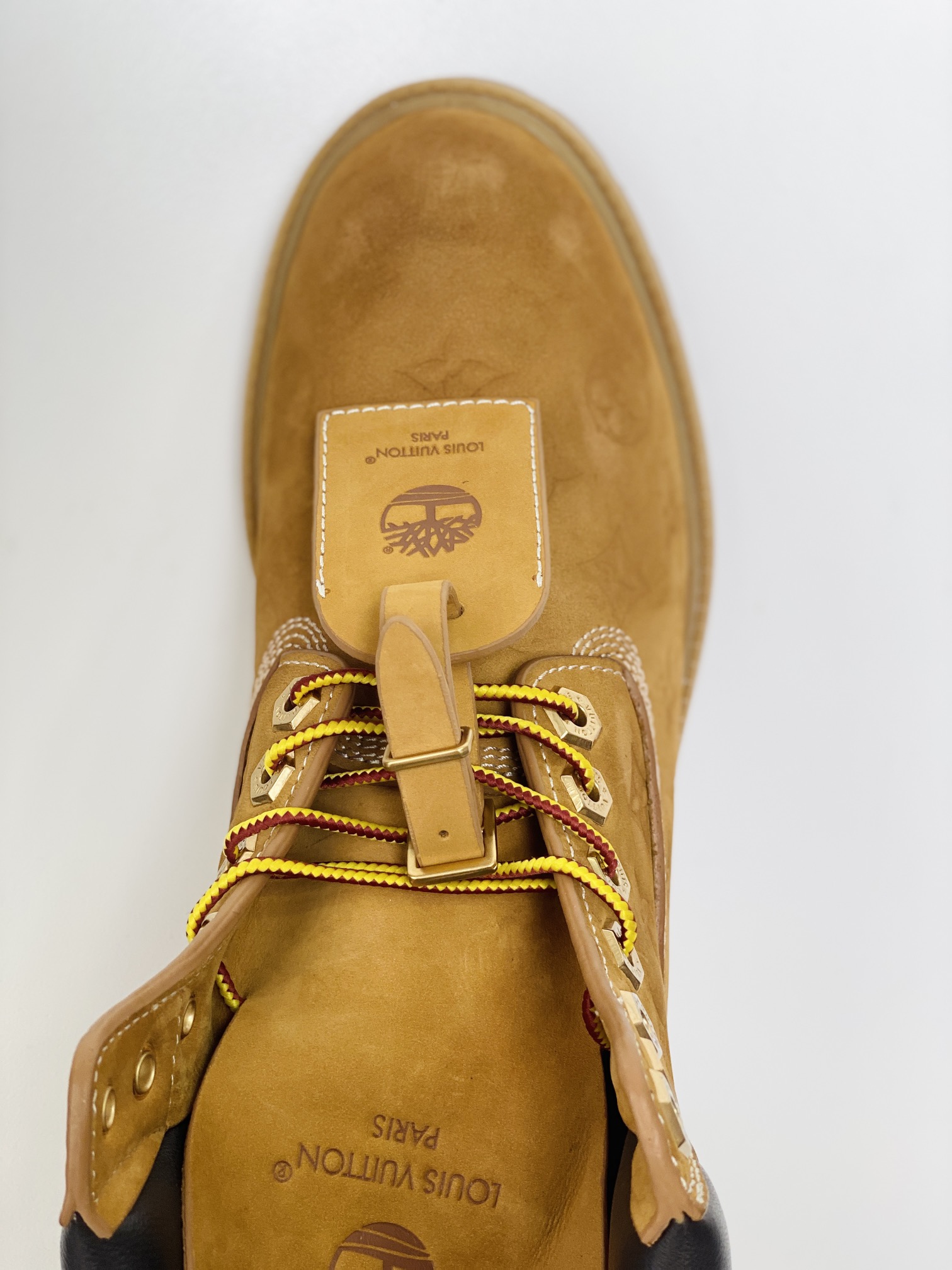   Louis Vuitton x Timberland 6英寸 满印老花 圆头 压纹防水绒面 大黄靴 马丁靴 男女同款 棕色1AD7YN 