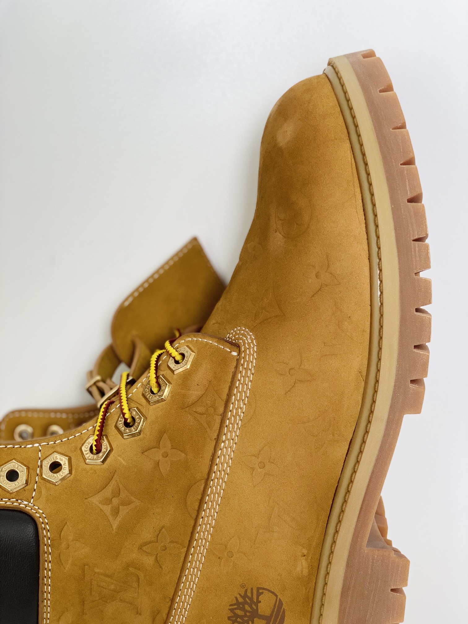   Louis Vuitton x Timberland 6英寸 满印老花 圆头 压纹防水绒面 大黄靴 马丁靴 男女同款 棕色1AD7YN 