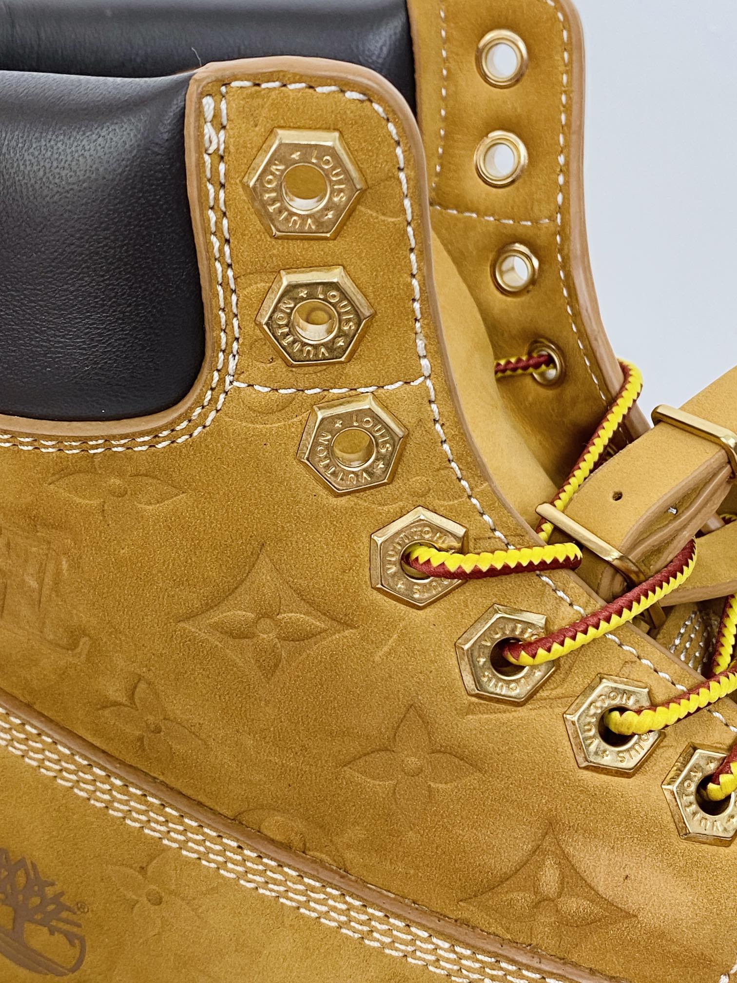   Louis Vuitton x Timberland 6英寸 满印老花 圆头 压纹防水绒面 大黄靴 马丁靴 男女同款 棕色1AD7YN 