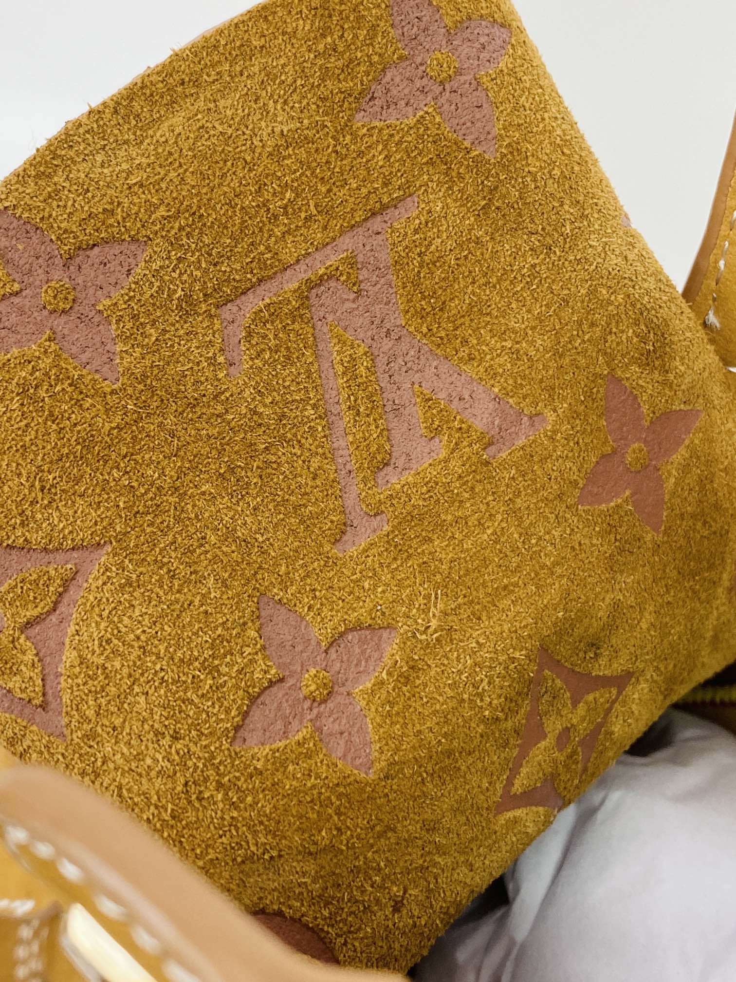   Louis Vuitton x Timberland 6英寸 满印老花 圆头 压纹防水绒面 大黄靴 马丁靴 男女同款 棕色1AD7YN 