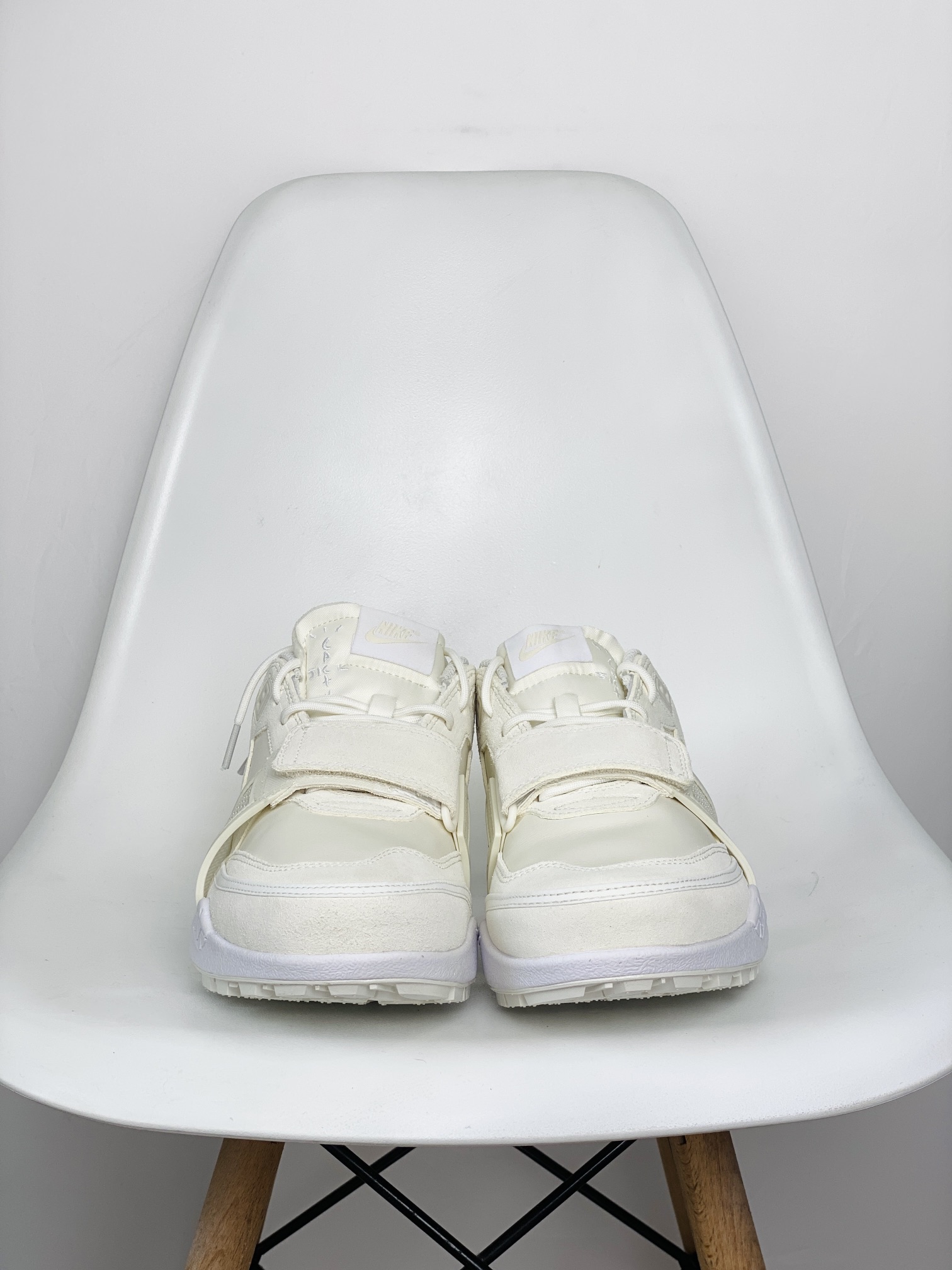  Travis Scott  Shark-A-Don Sail"低筒 板鞋 篮球鞋 波鞋 男款 白色 HQ3061-100 