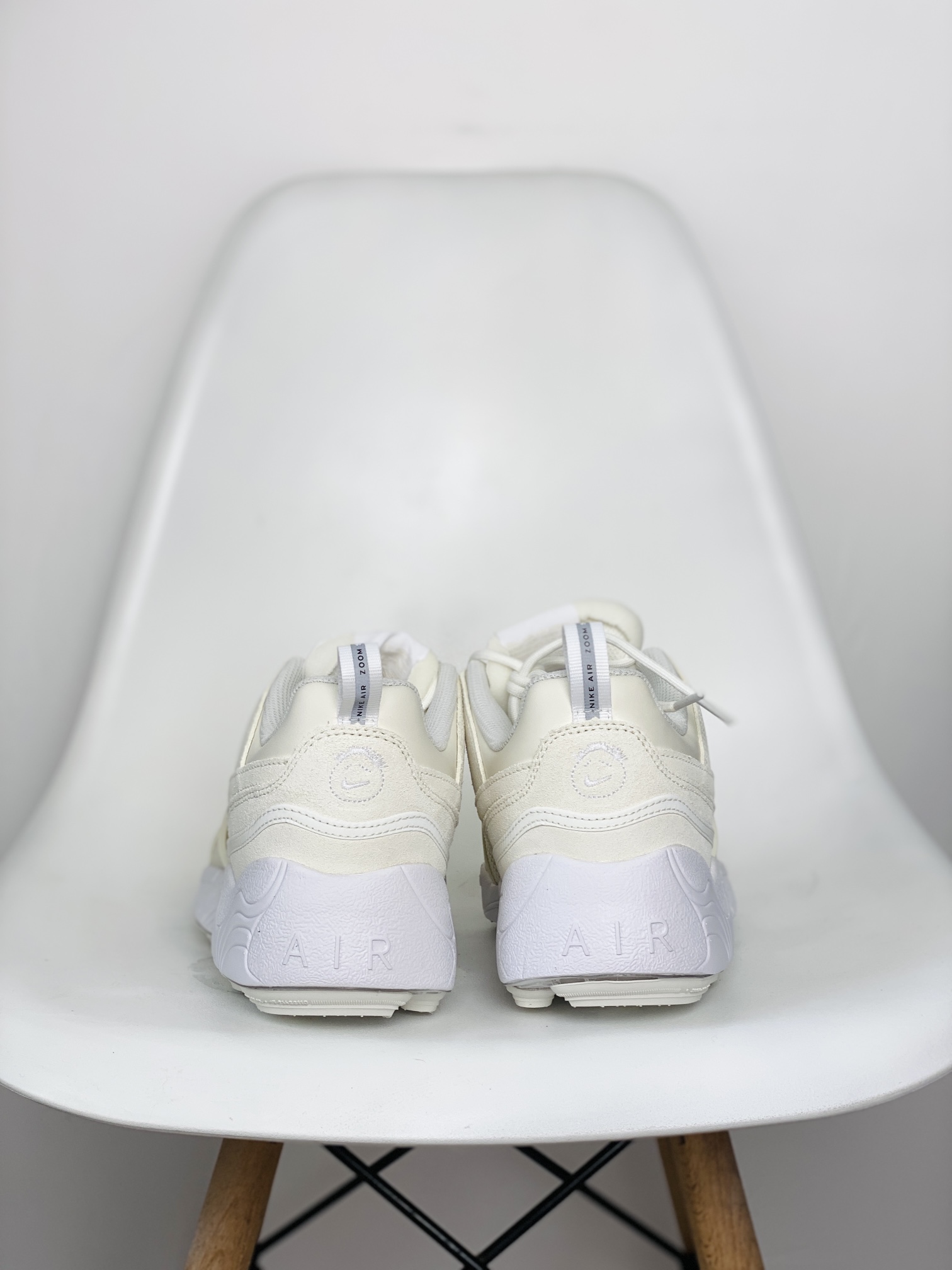  Travis Scott  Shark-A-Don Sail"低筒 板鞋 篮球鞋 波鞋 男款 白色 HQ3061-100 