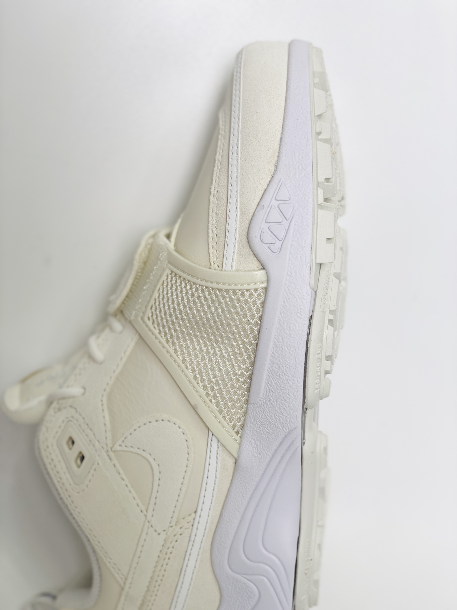  Travis Scott  Shark-A-Don Sail"低筒 板鞋 篮球鞋 波鞋 男款 白色 HQ3061-100 