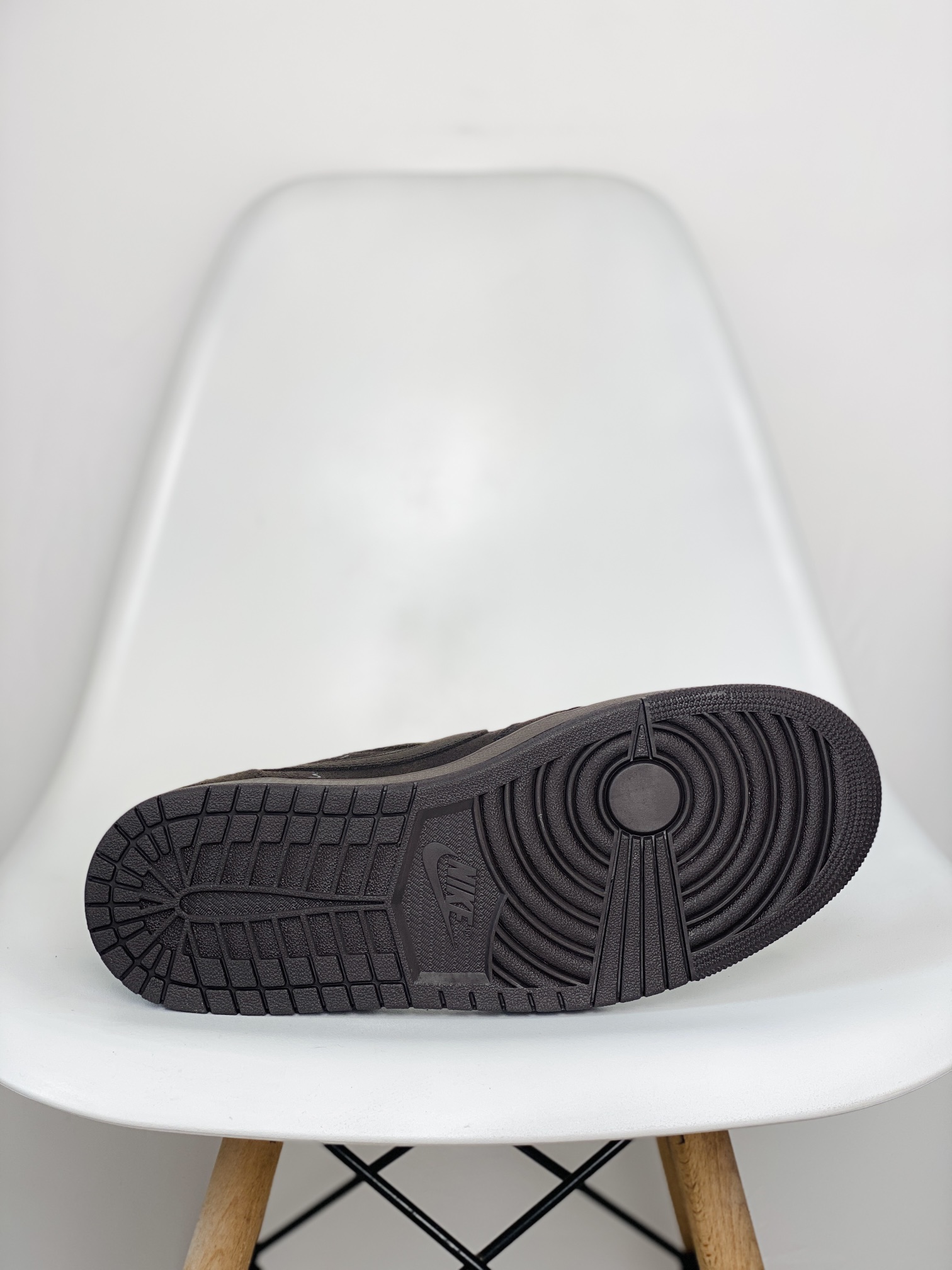  天花板 Travis Scott x Air Jordan 1 Low Velvet Brown AJ1 倒钩 低筒 板鞋 篮球鞋 波鞋 男女同款 黑棕 DM7866-202