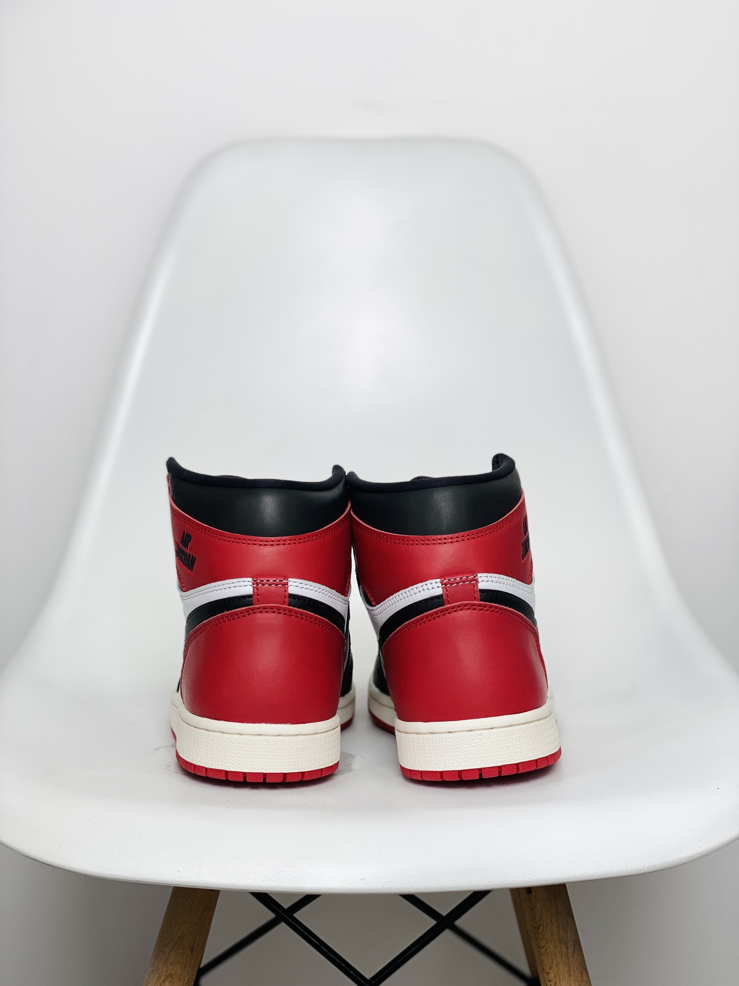  AIR JORDAN 1 HIGH  Black Toe REIMAGINEDAJ1 高筒 球鞋 休閒鞋 板鞋 波鞋 潮鞋 男鞋女鞋 蜘蛛侠2.0 DV1748-601