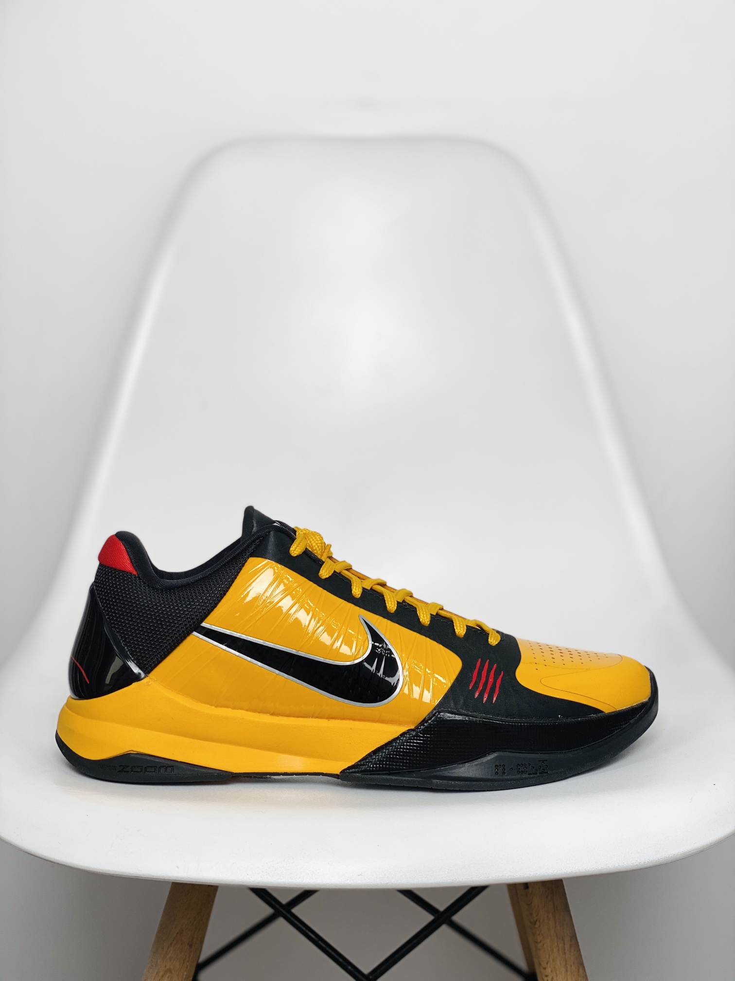  H12 KOBE5 Bruce Lee 低筒 前掌气垫 球鞋 籃球鞋 實戰鞋  真碳板 男鞋 黄色李小龙 CD4991-700