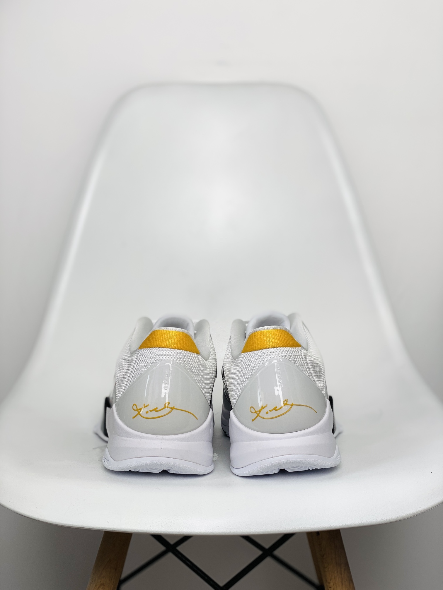  H12 KOBE5 Bruce Lee Alt   低筒 前掌气垫 球鞋 籃球鞋 實戰鞋  真碳板 男鞋 黑白 李小龙 CD4991-101