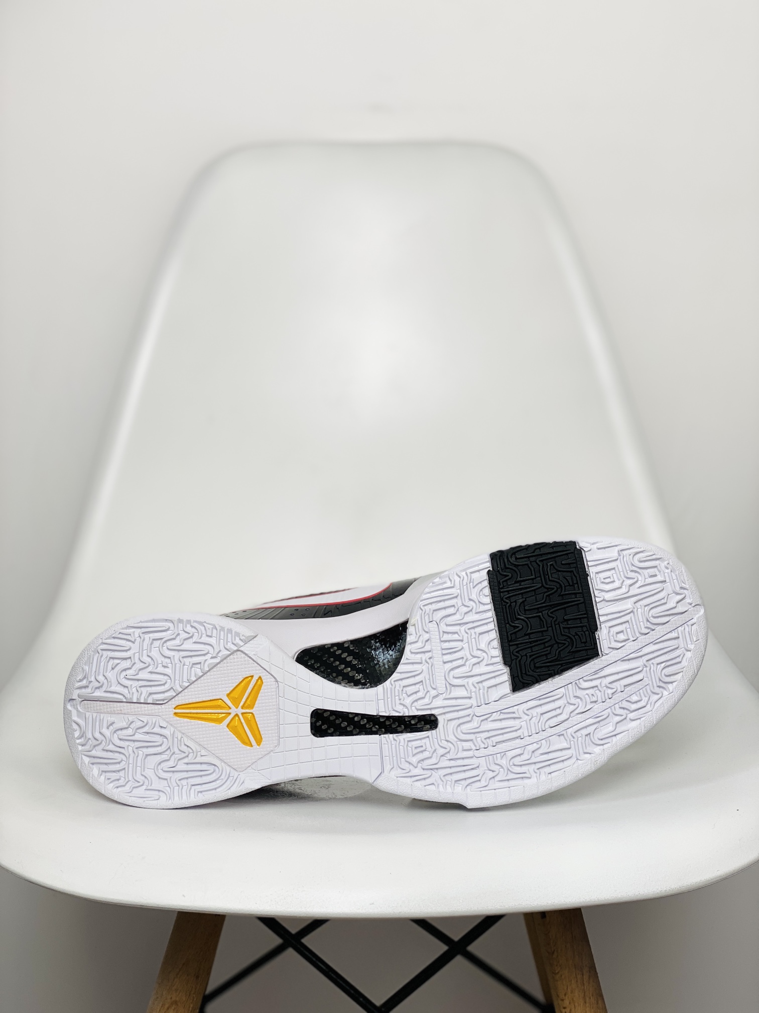  H12 KOBE5 Bruce Lee Alt   低筒 前掌气垫 球鞋 籃球鞋 實戰鞋  真碳板 男鞋 黑白 李小龙 CD4991-101