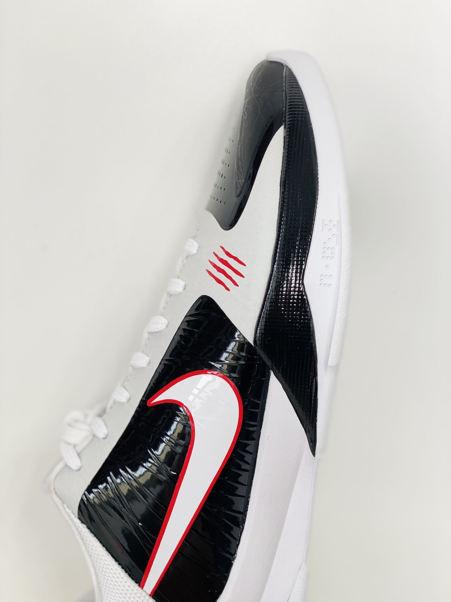  H12 KOBE5 Bruce Lee Alt   低筒 前掌气垫 球鞋 籃球鞋 實戰鞋  真碳板 男鞋 黑白 李小龙 CD4991-101