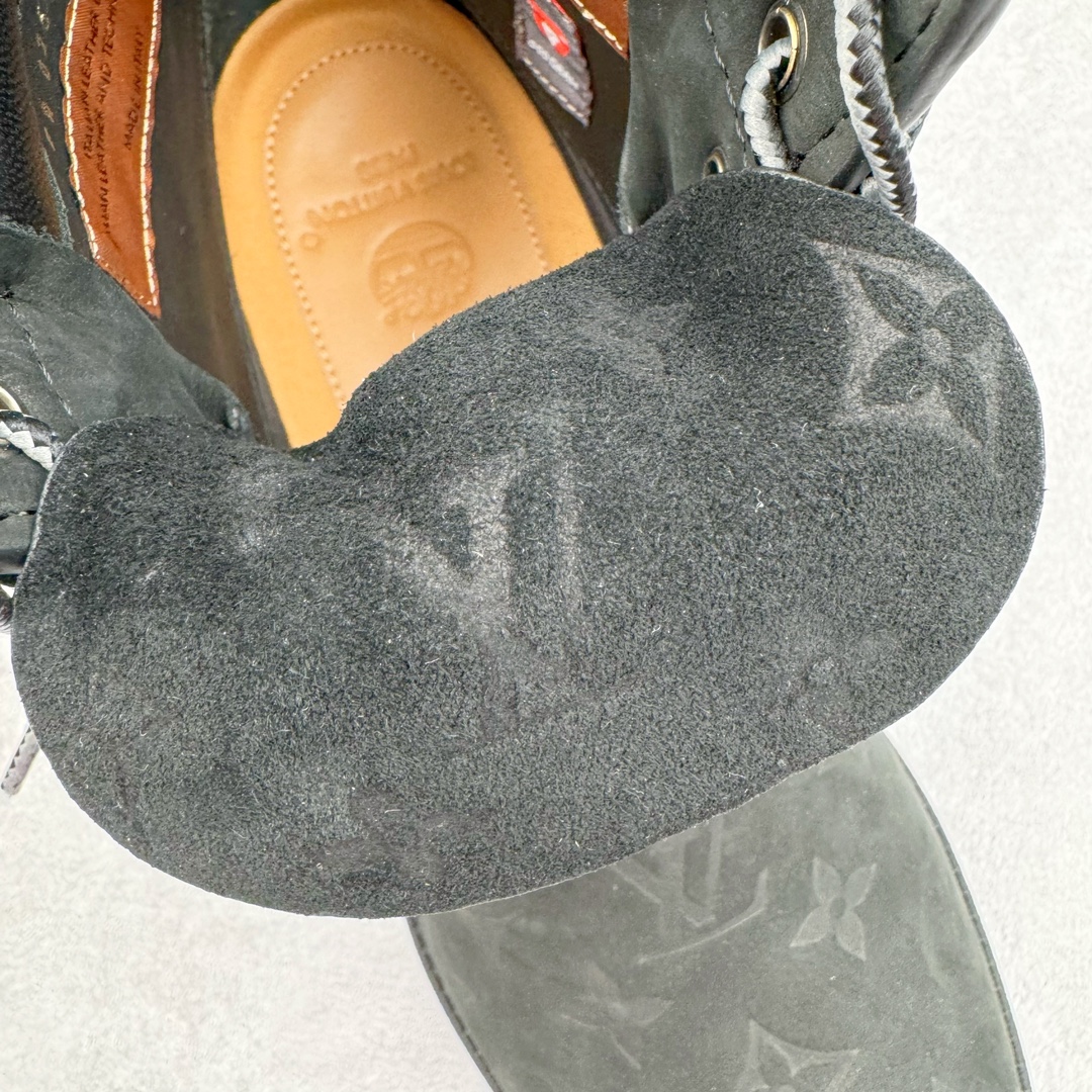  Louis Vuitton x Timberland 6英寸 满印老花 圆头 压纹防水绒面 大黄靴 马丁靴 男女同款 黑色1AD7YP