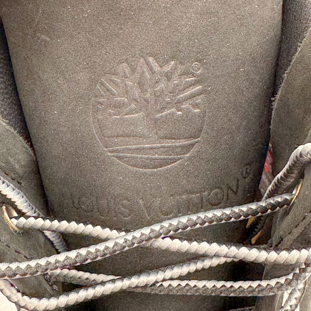  Louis Vuitton x Timberland 6英寸 满印老花 圆头 压纹防水绒面 大黄靴 马丁靴 男女同款 黑色1AD7YP