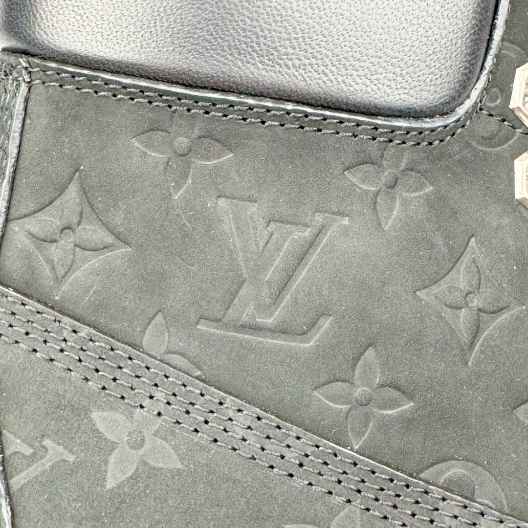  Louis Vuitton x Timberland 6英寸 满印老花 圆头 压纹防水绒面 大黄靴 马丁靴 男女同款 黑色1AD7YP