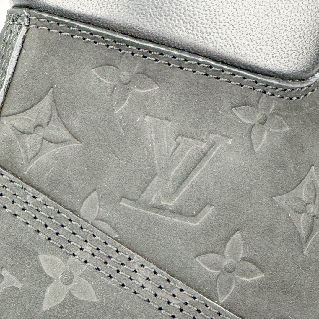  Louis Vuitton x Timberland 6英寸 满印老花 圆头 压纹防水绒面 大黄靴 马丁靴 男女同款 黑色1AD7YP