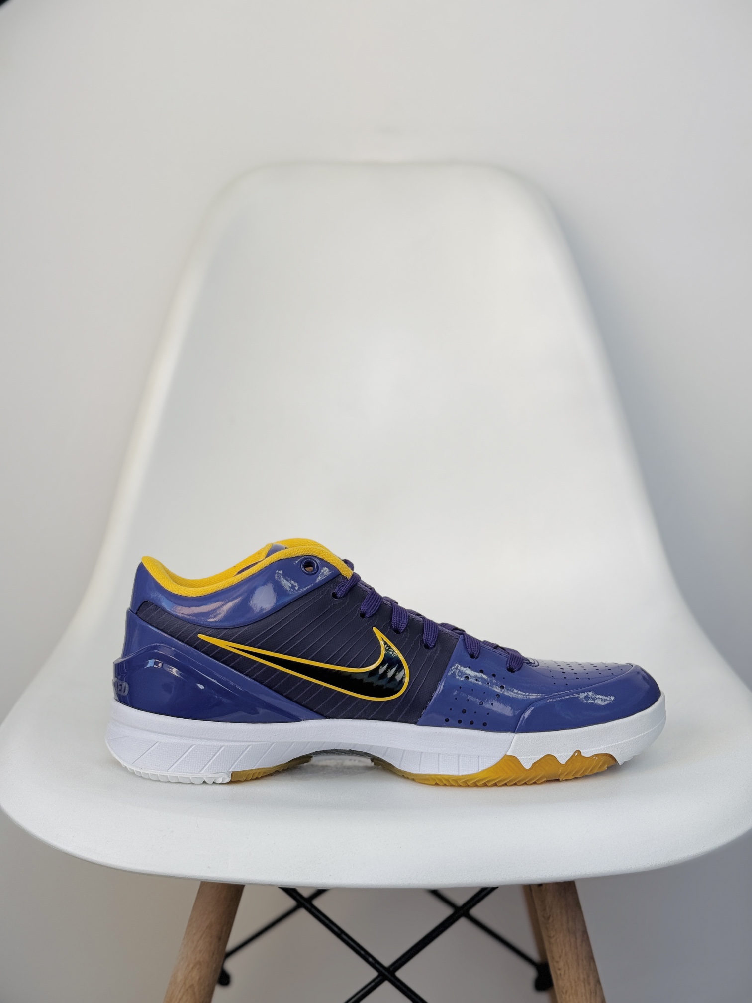  H12 UNDEFEATED Kobe4 Protro Zoom  低筒 前掌泡棉 后掌气垫  篮球 鞋 波鞋 街道休闲鞋 实战 男生 球鞋  紫金 CQ3869-500