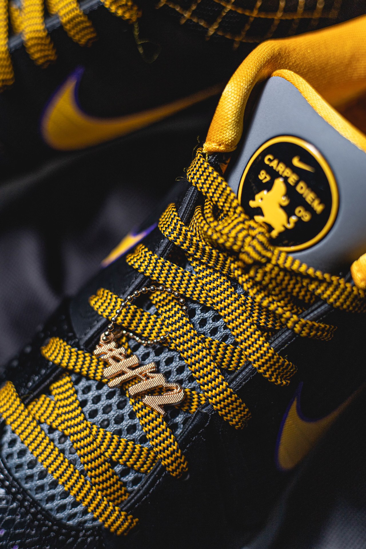  H12 Kobe4 Protro  Carpe Diem 低筒 前掌泡棉 后掌气垫  篮球 鞋 波鞋 街道休闲鞋 实战 男生 球鞋  及时行乐 AV6339-001 