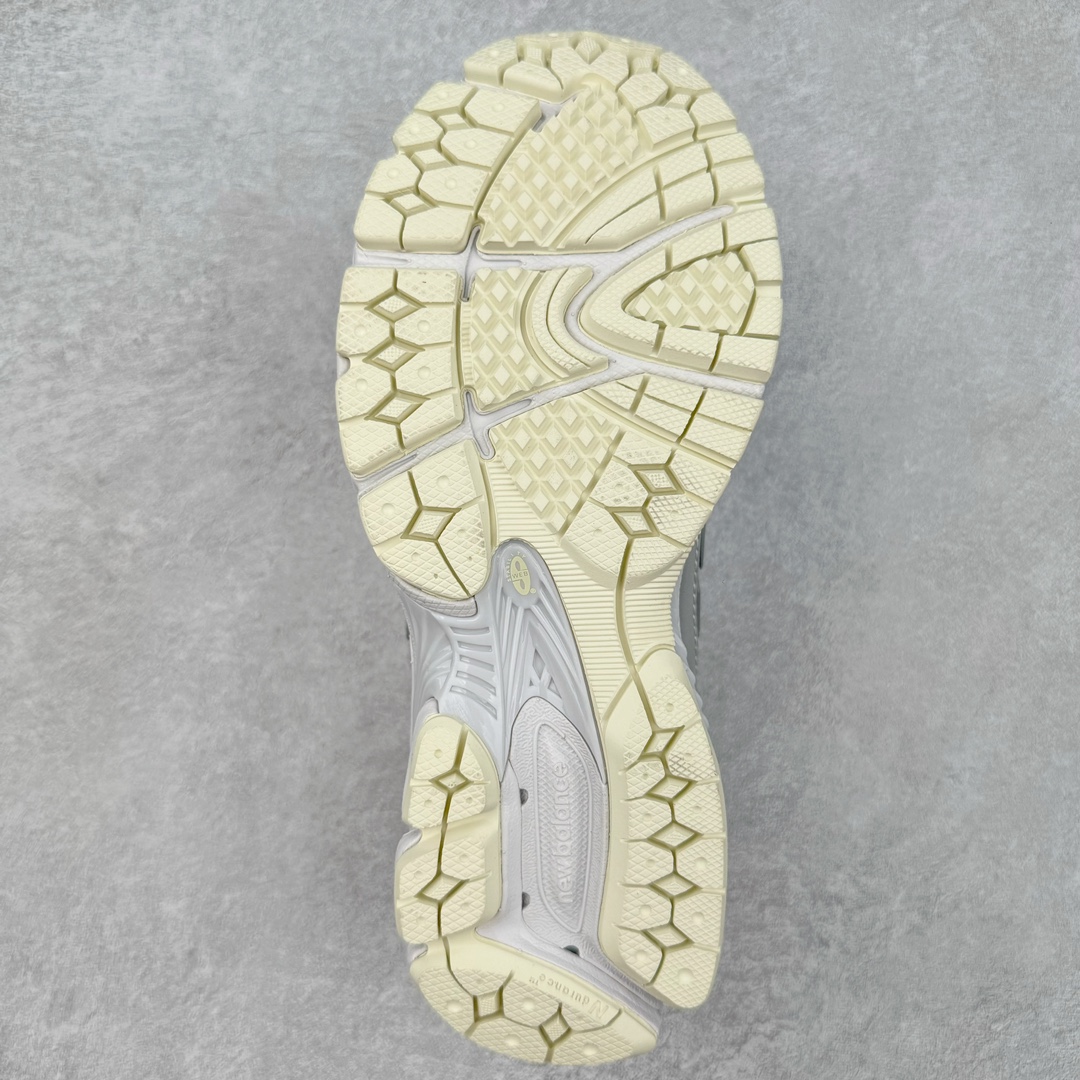  新版 The Basemen New Balance NB 1906R   低筒 复古跑鞋 耐磨透气 休闲鞋 运动鞋 波鞋 男士 女士  联名银色 M1906RBT 