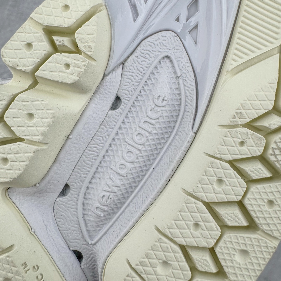  新版 The Basemen New Balance NB 1906R   低筒 复古跑鞋 耐磨透气 休闲鞋 运动鞋 波鞋 男士 女士  联名银色 M1906RBT 