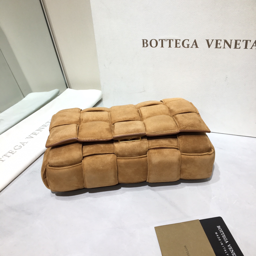 BV 葆蝶家  Padded Cassette 15格 购物袋 手提袋  枕头包  斜款包 焦糖棕色 591970VCP619850