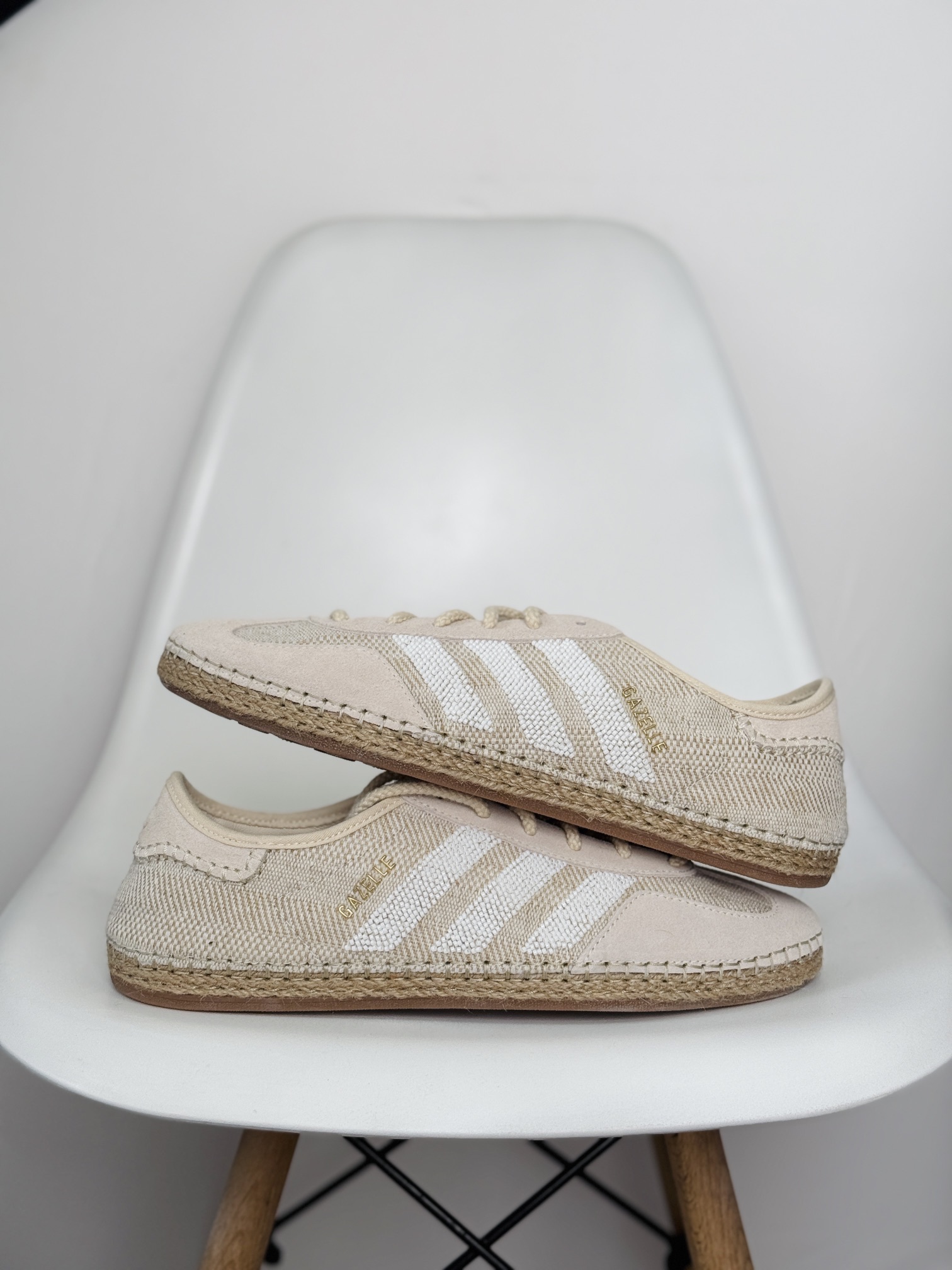 新版 CLOT Adidas Originals GAZELLE“HALO IVORY 陈冠希 低筒 德训鞋 复古板鞋 休闲鞋 男鞋 女鞋  米黄 IH3144