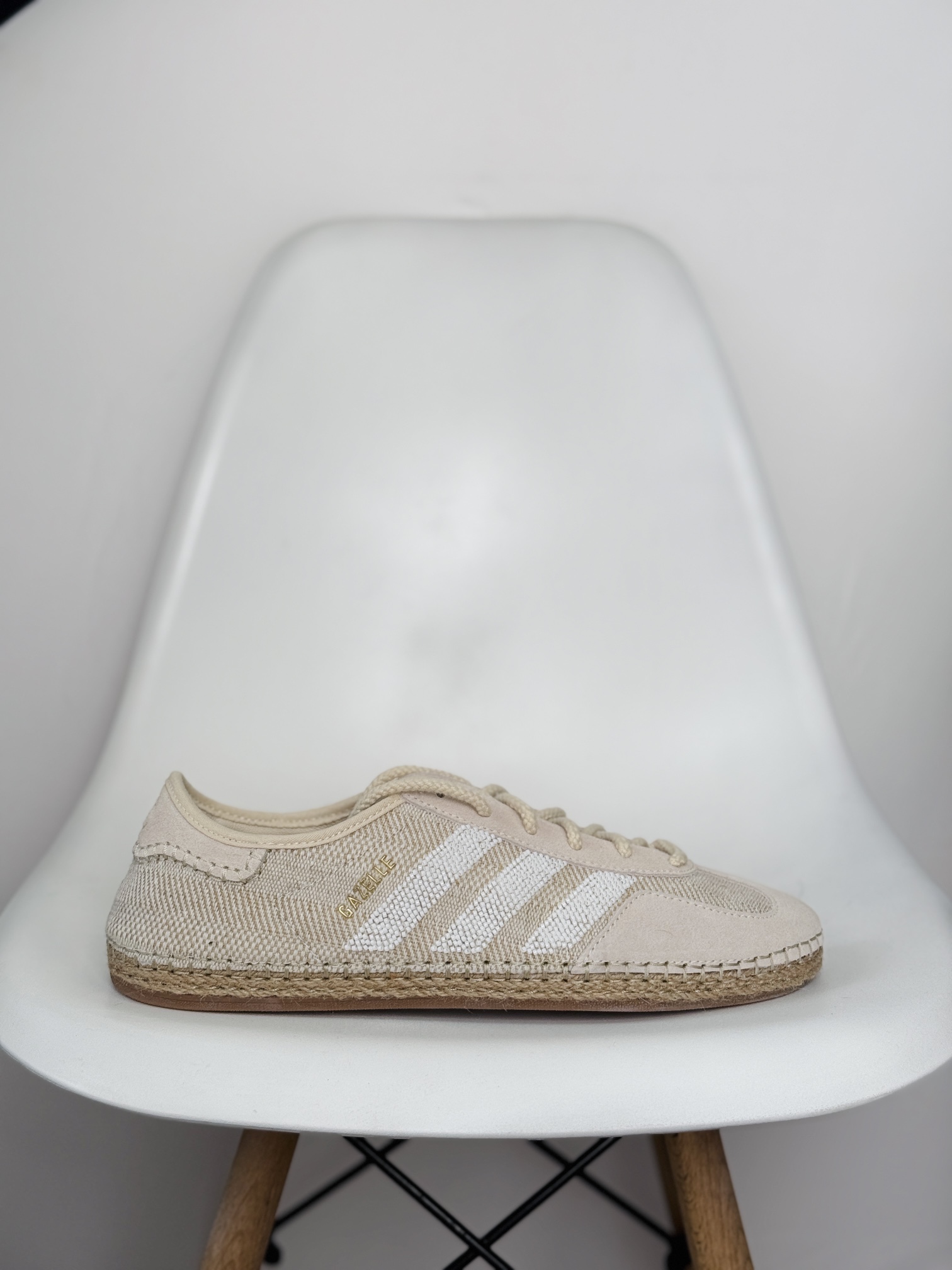新版 CLOT Adidas Originals GAZELLE“HALO IVORY 陈冠希 低筒 德训鞋 复古板鞋 休闲鞋 男鞋 女鞋  米黄 IH3144
