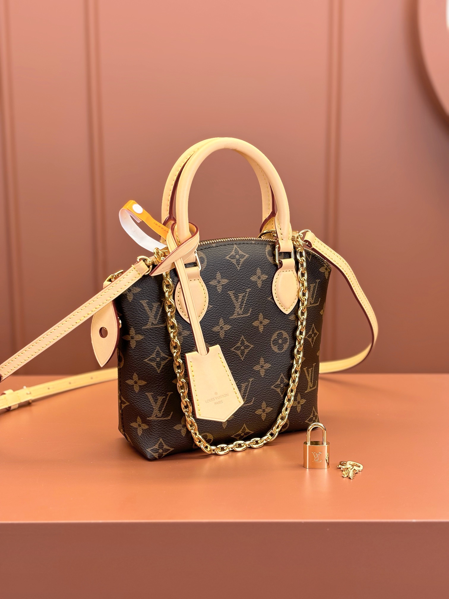  MB LOUIS VUITTON LOCKIT BB  LV 路易威登  可调节 可拆卸  牛皮革 斜挎包 单肩包 双肩包 水桶 手提包 M12019