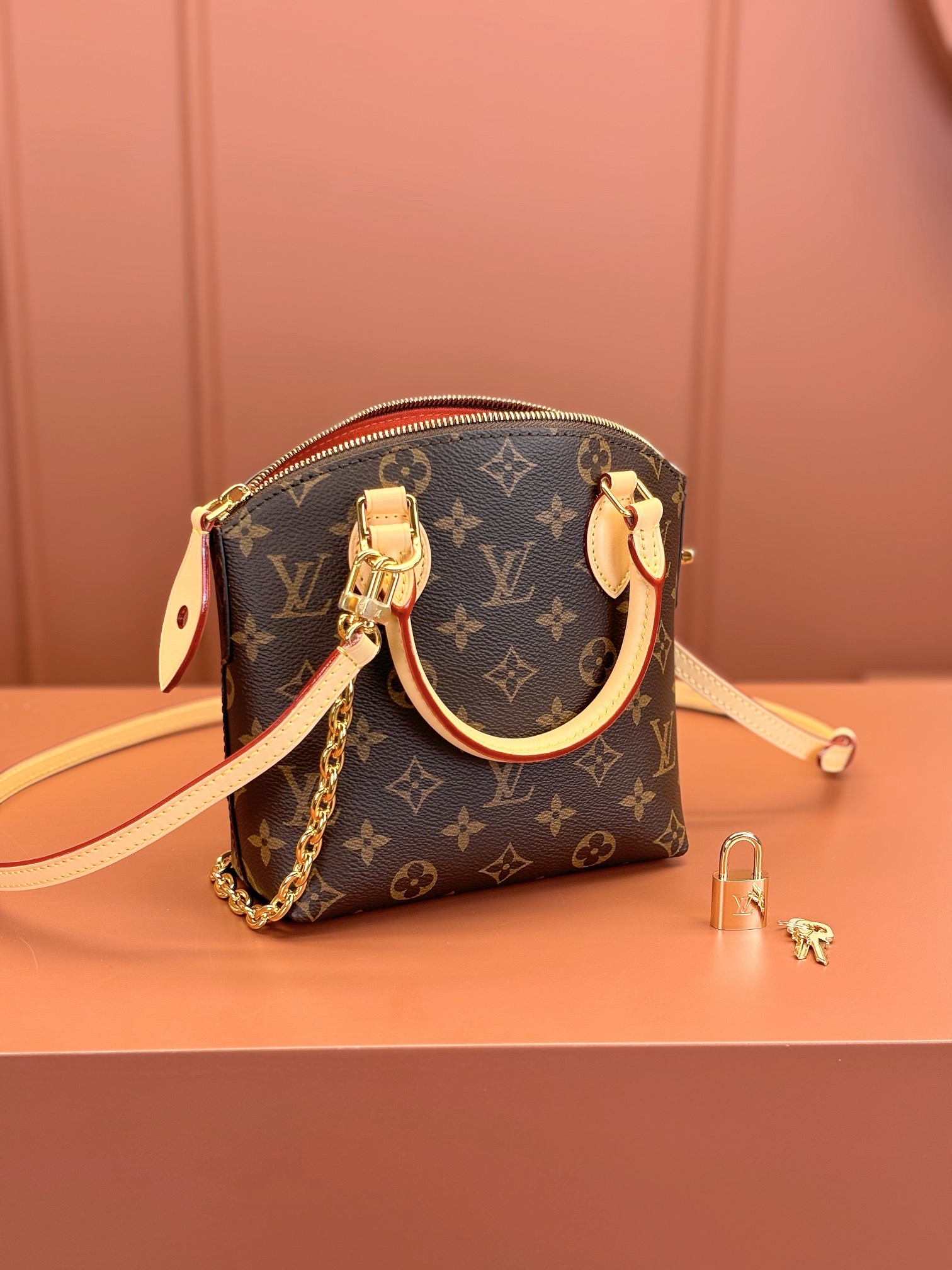  MB LOUIS VUITTON LOCKIT BB  LV 路易威登  可调节 可拆卸  牛皮革 斜挎包 单肩包 双肩包 水桶 手提包 M12019