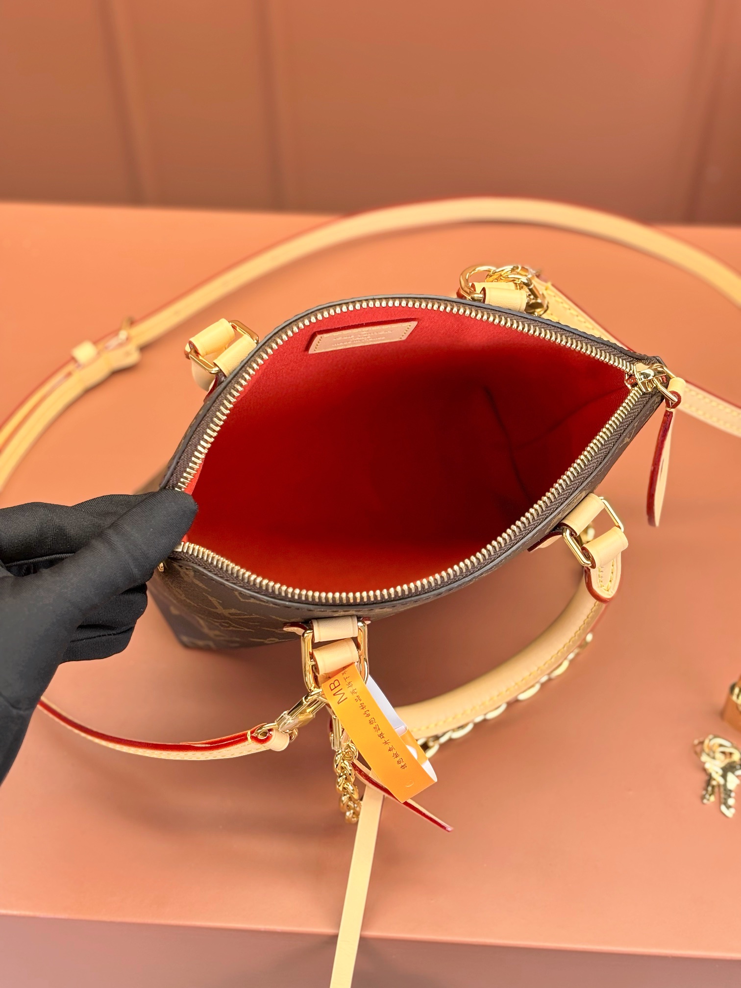  MB LOUIS VUITTON LOCKIT BB  LV 路易威登  可调节 可拆卸  牛皮革 斜挎包 单肩包 双肩包 水桶 手提包 M12019