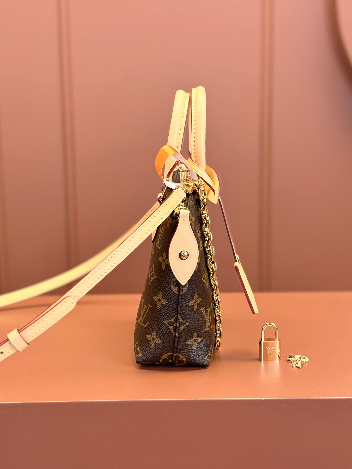  MB LOUIS VUITTON LOCKIT BB  LV 路易威登  可调节 可拆卸  牛皮革 斜挎包 单肩包 双肩包 水桶 手提包 M12019