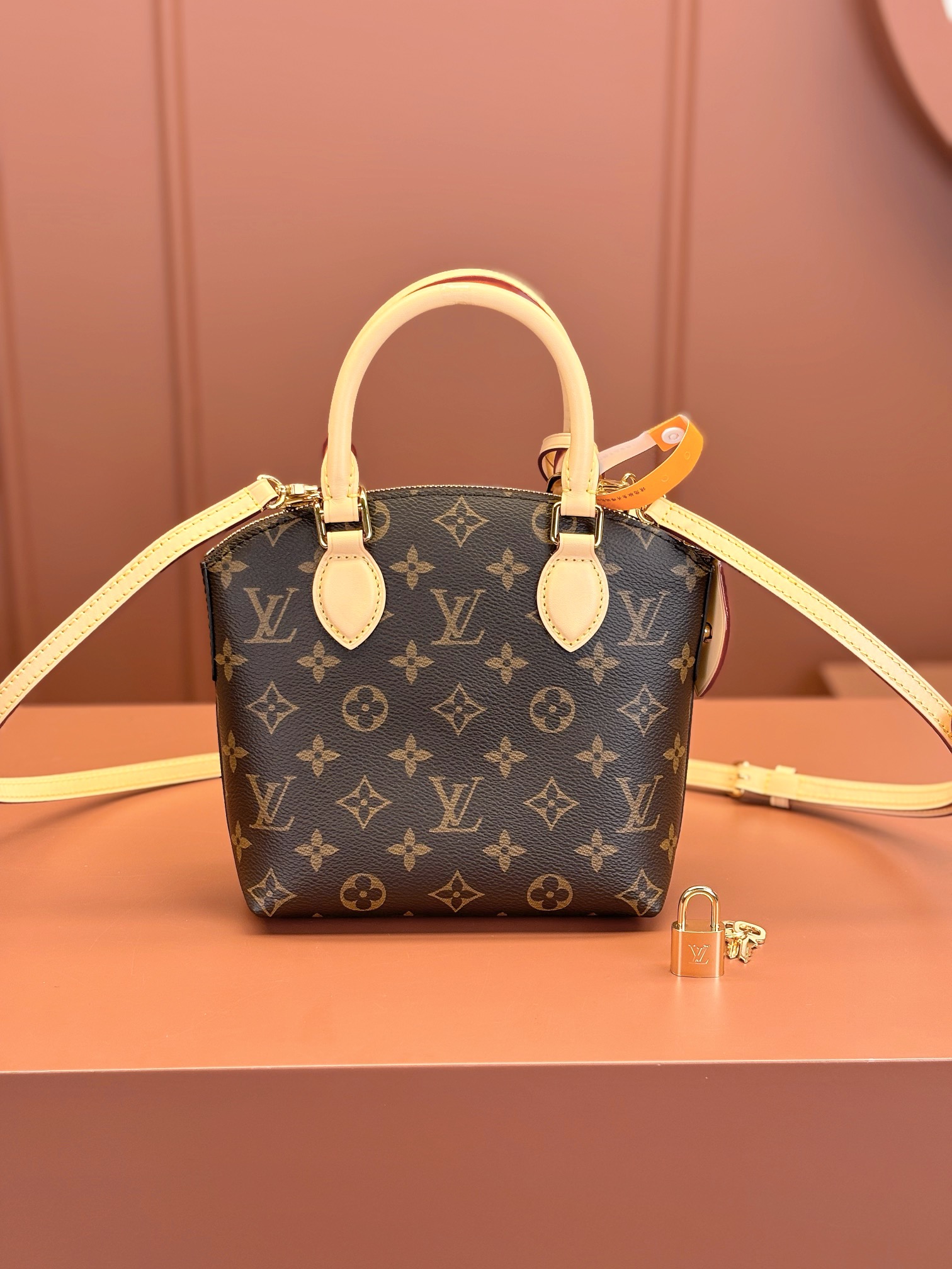 MB LOUIS VUITTON LOCKIT BB  LV 路易威登  可调节 可拆卸  牛皮革 斜挎包 单肩包 双肩包 水桶 手提包 M12019