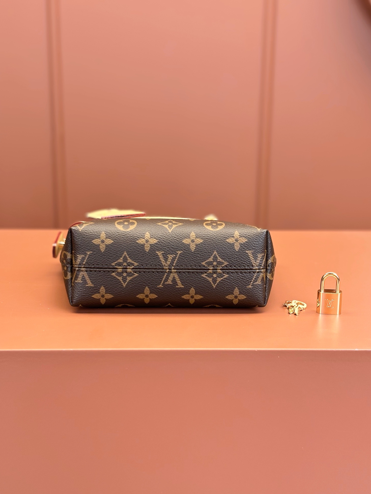  MB LOUIS VUITTON LOCKIT BB  LV 路易威登  可调节 可拆卸  牛皮革 斜挎包 单肩包 双肩包 水桶 手提包 M12019
