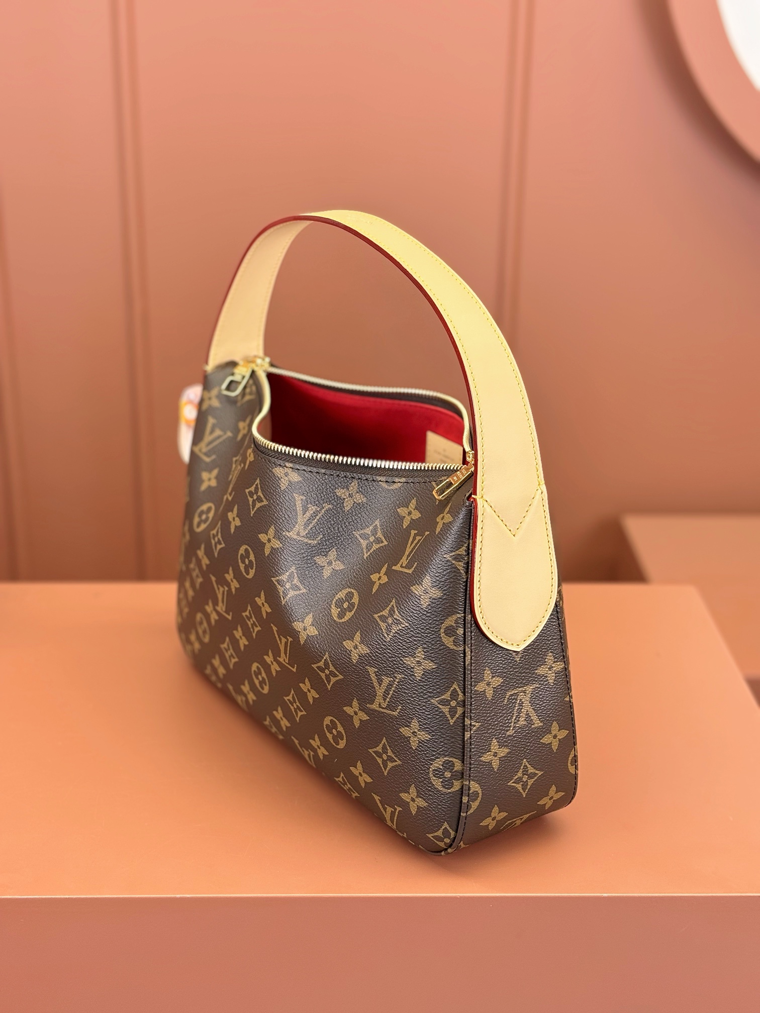  MB LOUIS VUITTON Slouchy PM  LV 路易威登  不可调节 不可拆卸  牛皮革 斜挎包 单肩包 双肩包 水桶 手提包 小号 M11952