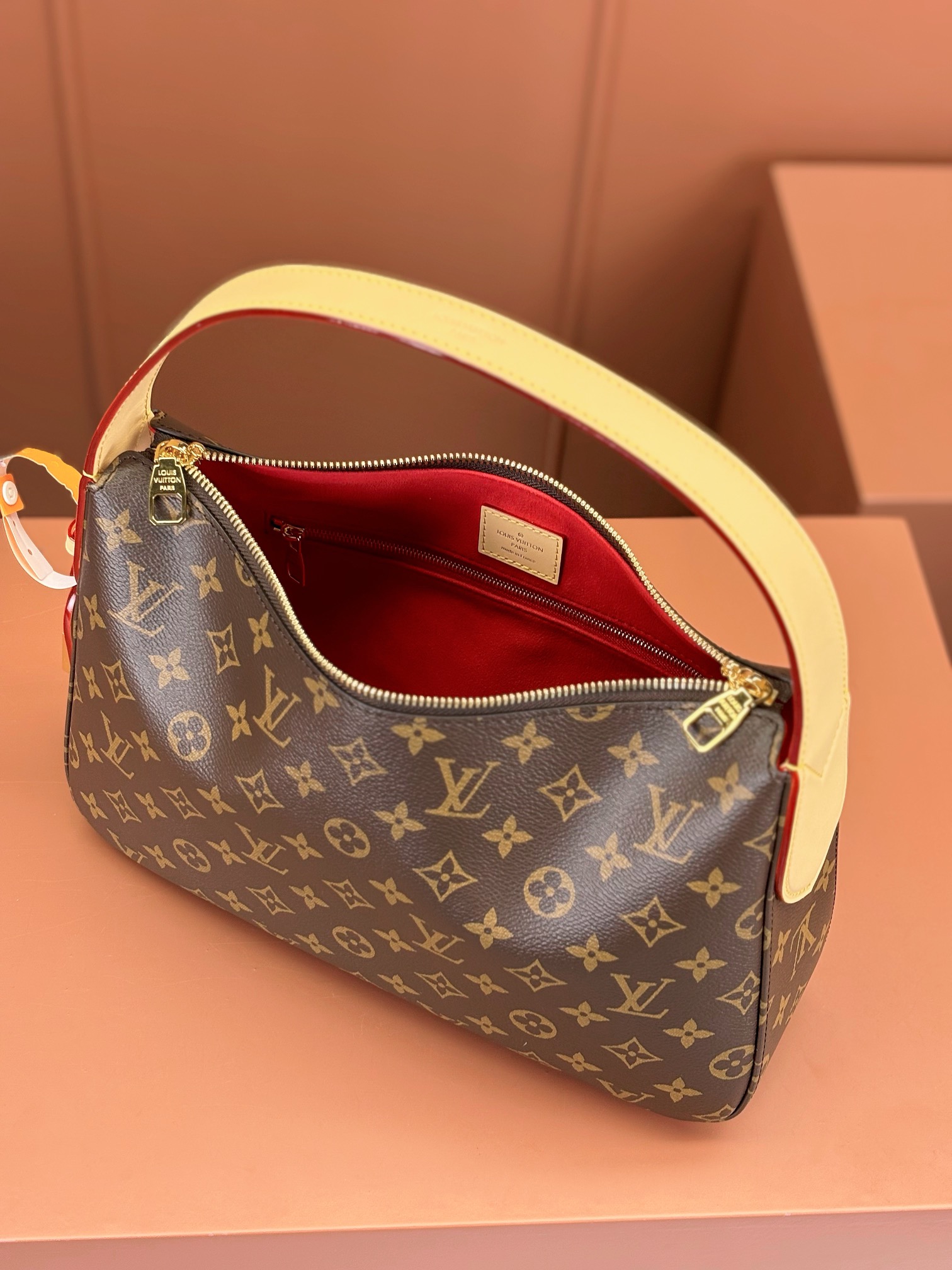  MB LOUIS VUITTON Slouchy PM  LV 路易威登  不可调节 不可拆卸  牛皮革 斜挎包 单肩包 双肩包 水桶 手提包 小号 M11952