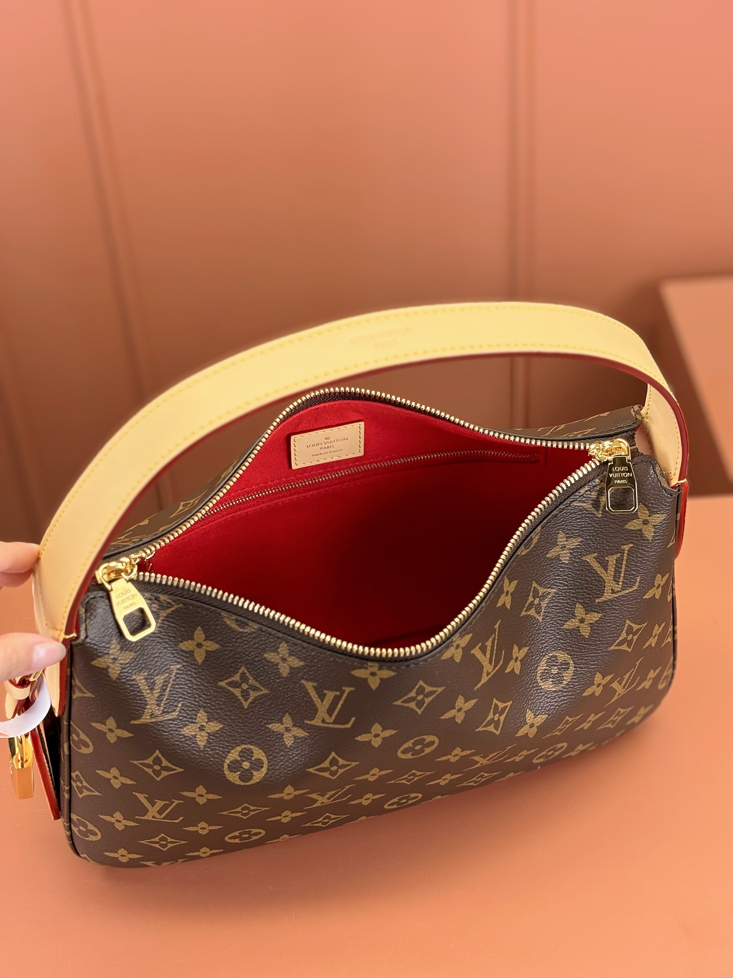  MB LOUIS VUITTON Slouchy PM  LV 路易威登  不可调节 不可拆卸  牛皮革 斜挎包 单肩包 双肩包 水桶 手提包 小号 M11952