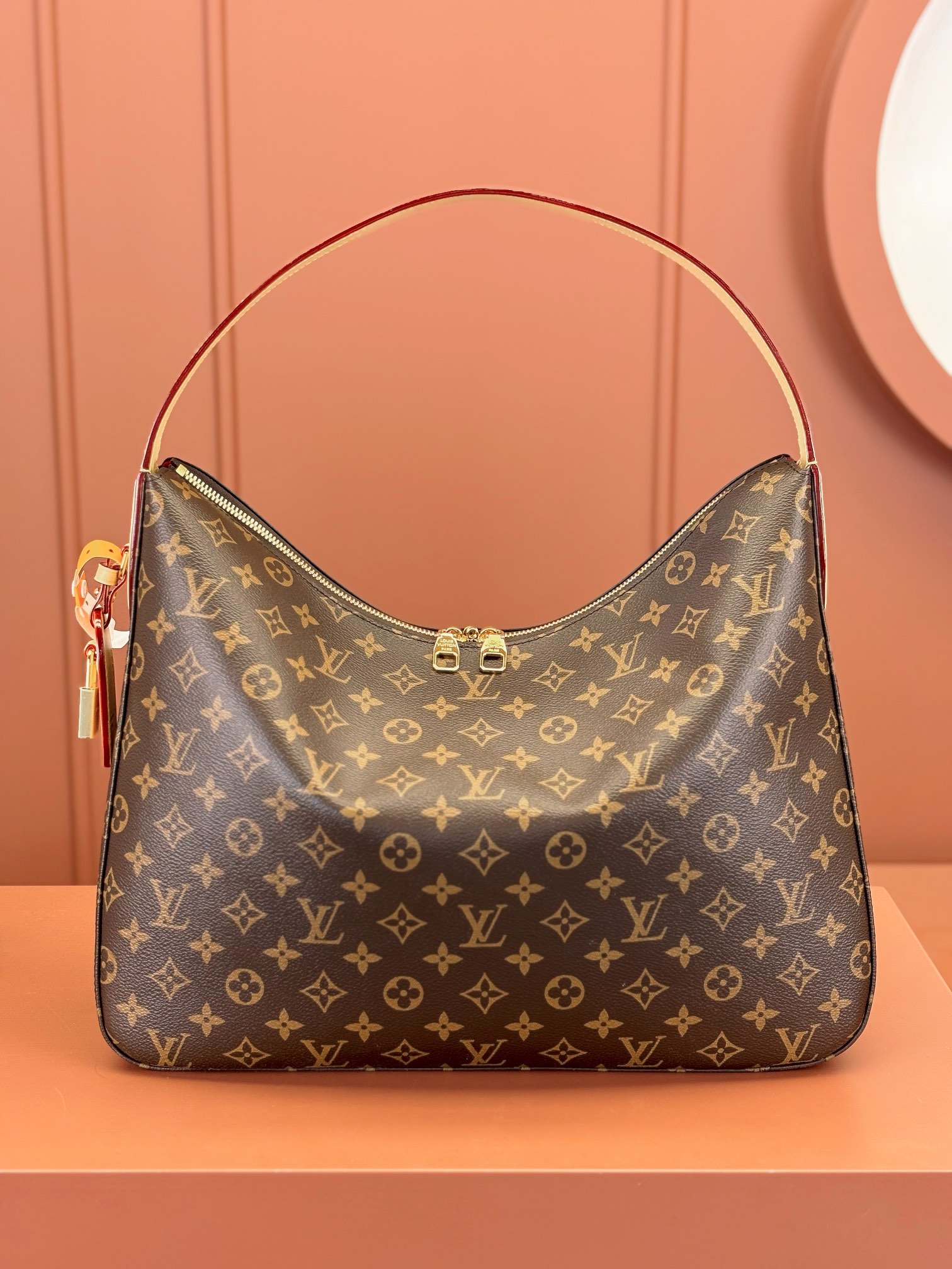  MB LOUIS VUITTON Slouchy PM  LV 路易威登  不可调节 不可拆卸  牛皮革 斜挎包 单肩包 双肩包 水桶 手提包 小号 中号 M11952/M12098