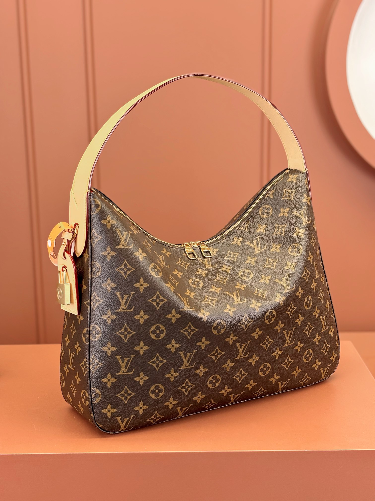  MB LOUIS VUITTON Slouchy PM  LV 路易威登  不可调节 不可拆卸  牛皮革 斜挎包 单肩包 双肩包 水桶 手提包 小号 中号 M11952/M12098