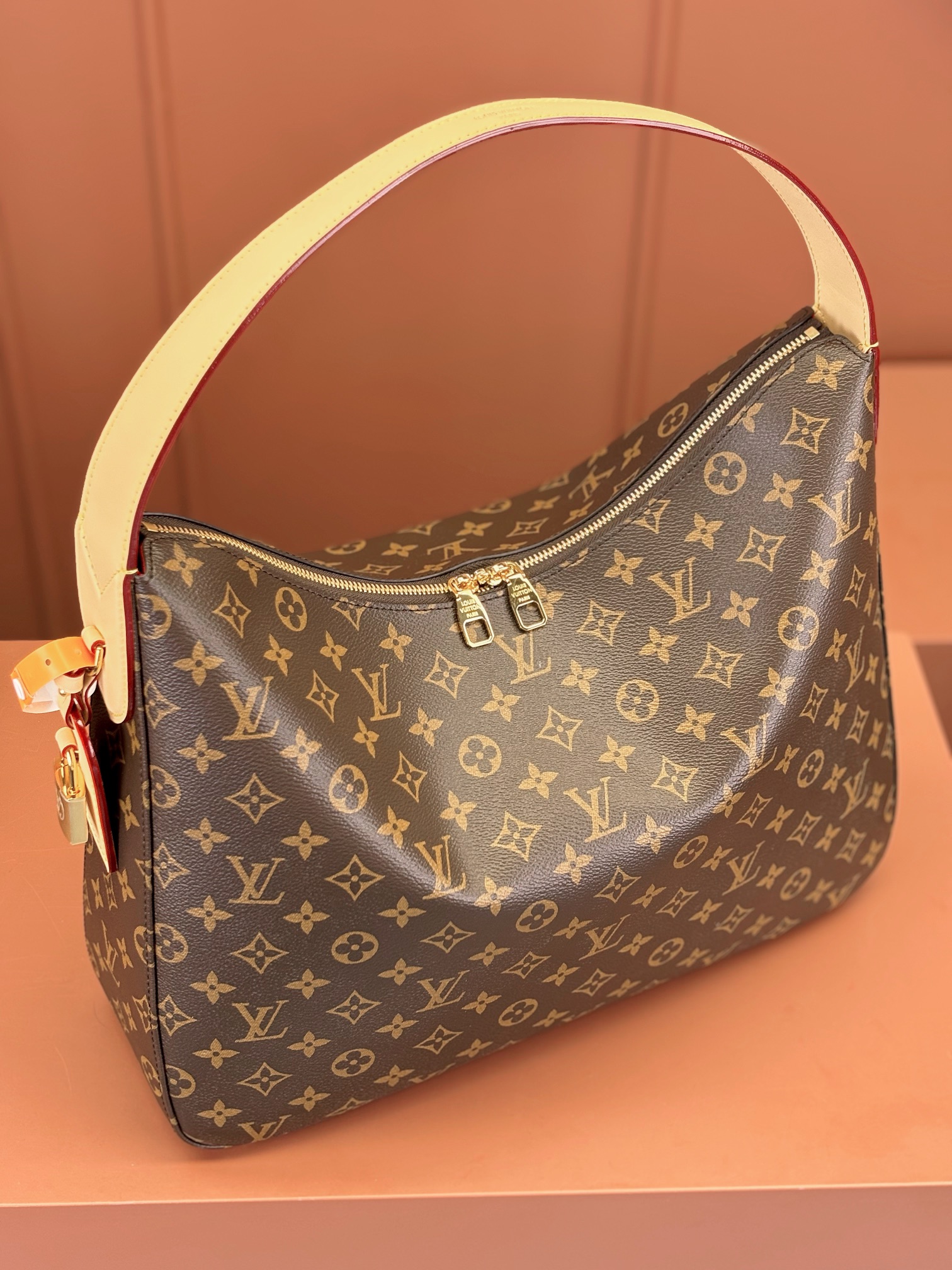  MB LOUIS VUITTON Slouchy PM  LV 路易威登  不可调节 不可拆卸  牛皮革 斜挎包 单肩包 双肩包 水桶 手提包 小号 中号 M11952/M12098