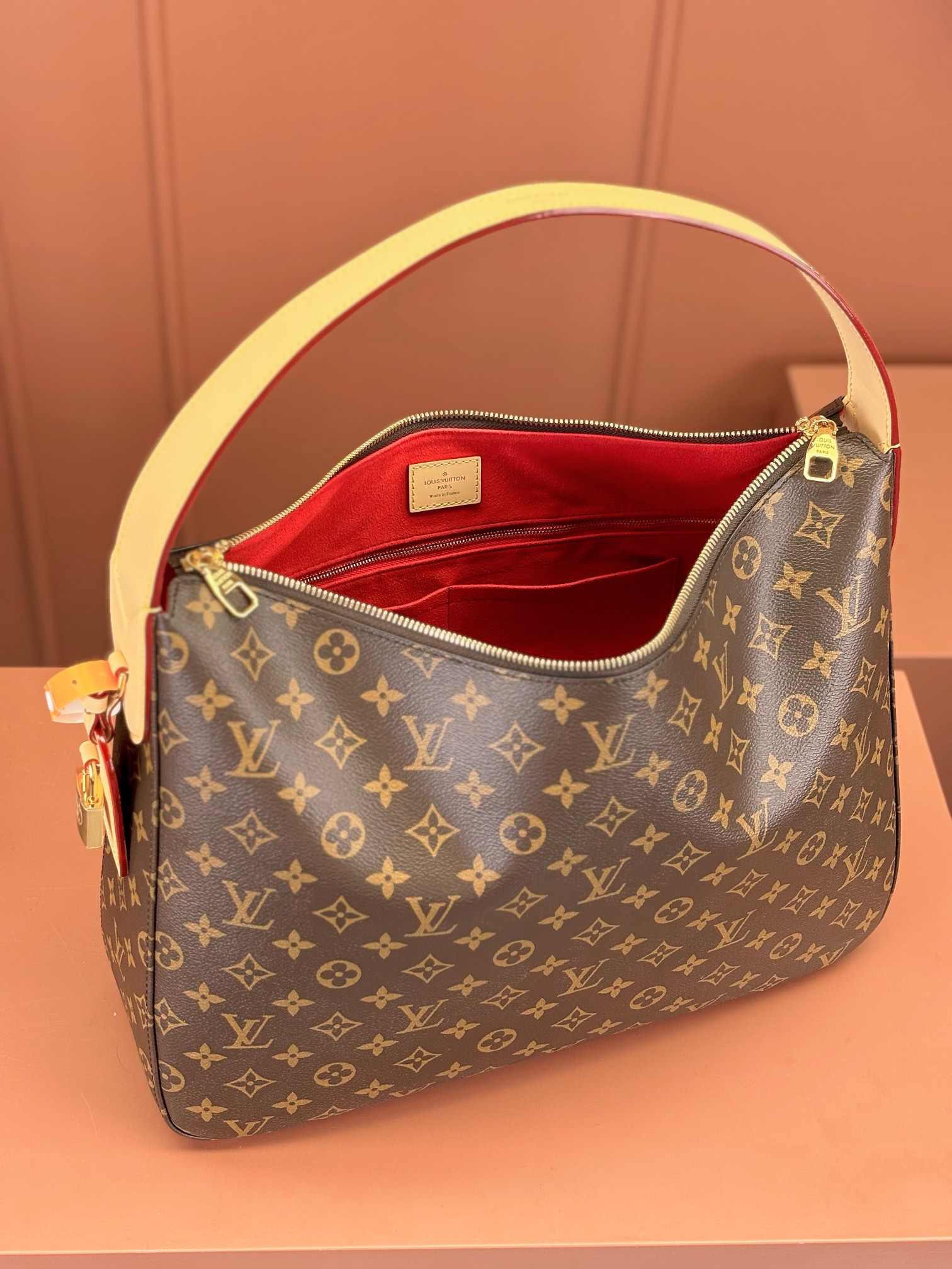  MB LOUIS VUITTON Slouchy PM  LV 路易威登  不可调节 不可拆卸  牛皮革 斜挎包 单肩包 双肩包 水桶 手提包 小号 中号 M11952/M12098